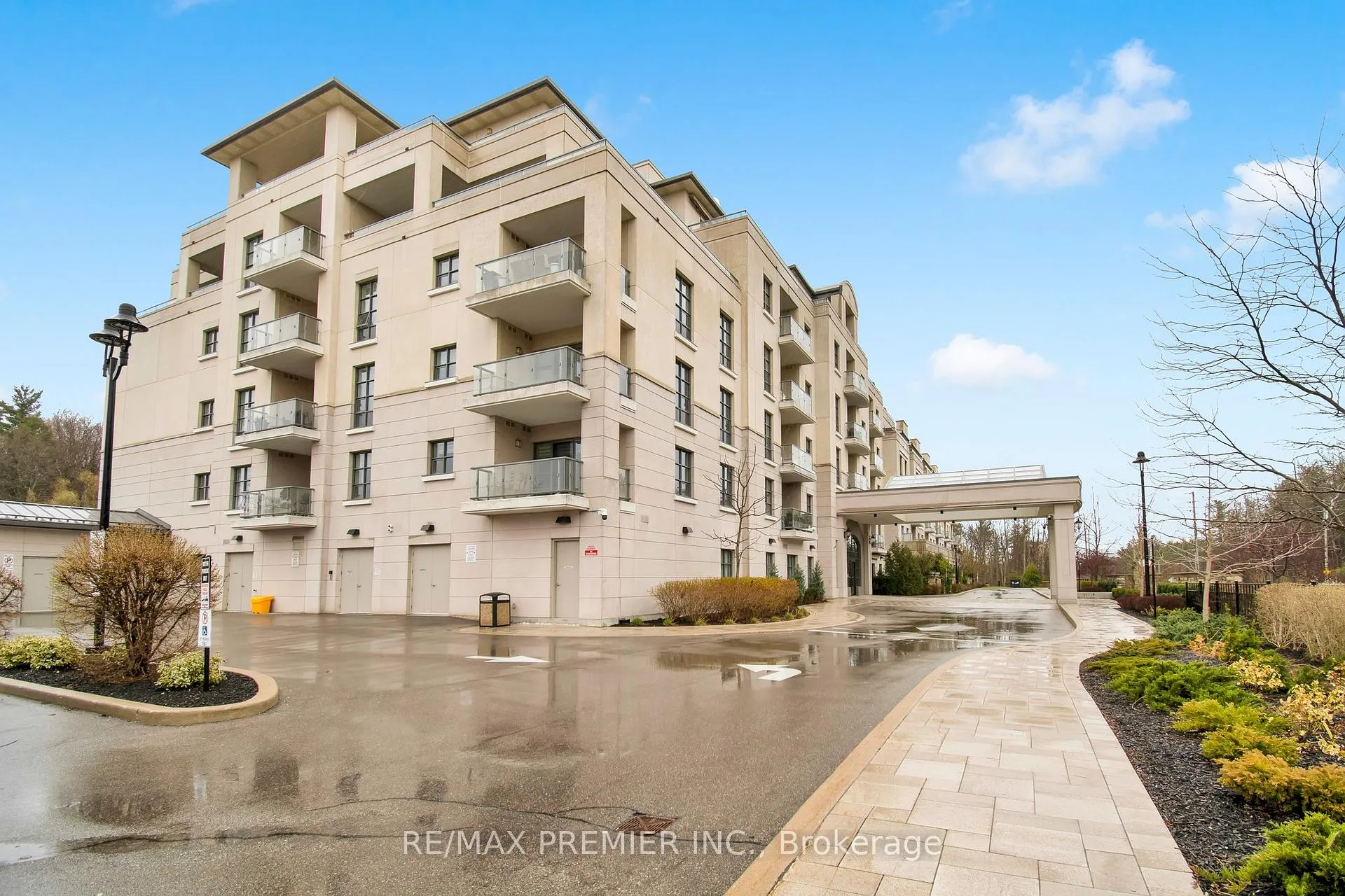 Photo 1 of Unit 402, 9909 Pine Valley Drive, Vaughan, Vellore Village — HOMEH