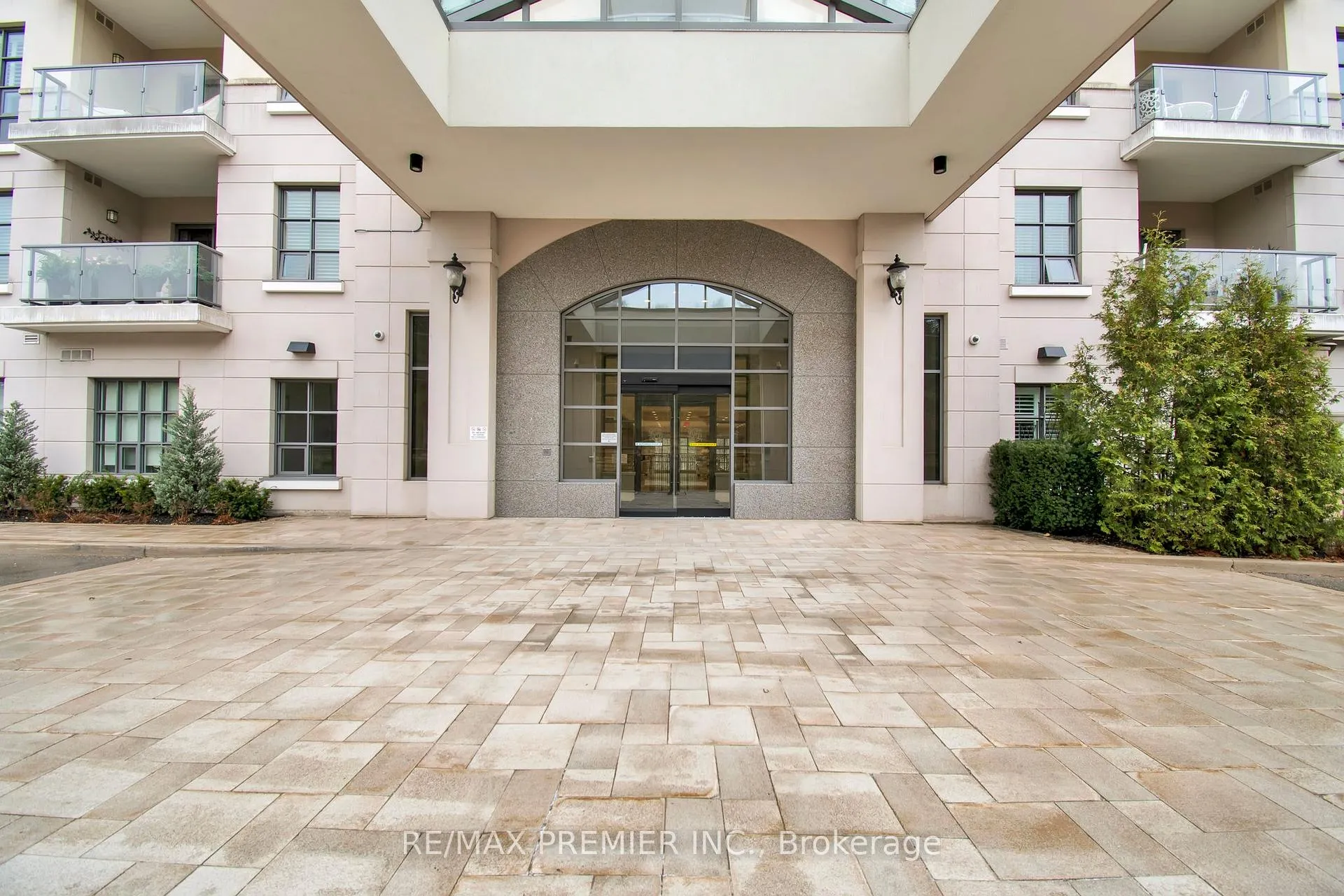 Photo 2 of Unit 402, 9909 Pine Valley Drive, Vaughan, Vellore Village — HOMEH