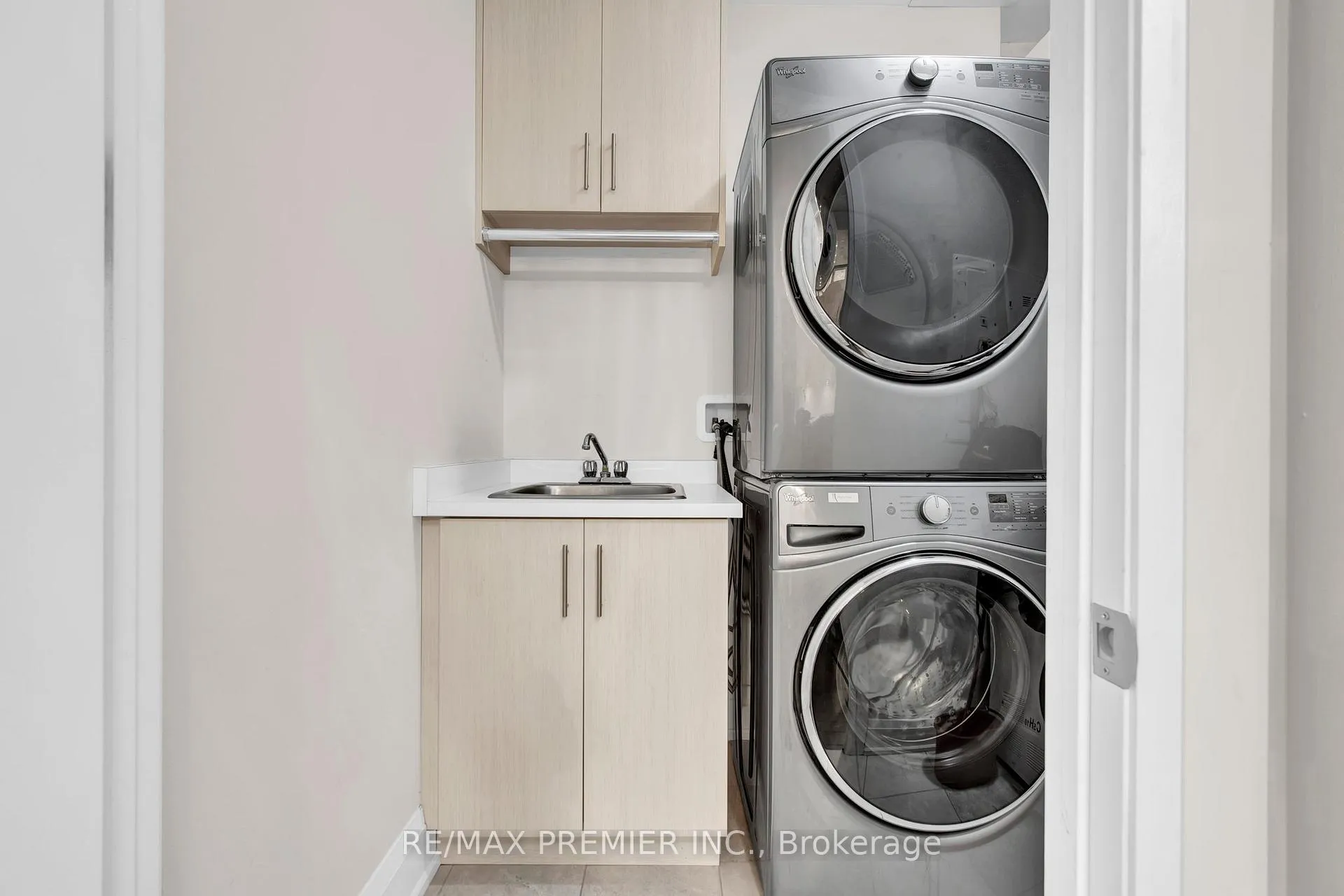 Photo 10 of Unit 402, 9909 Pine Valley Drive, Vaughan, Vellore Village — HOMEH