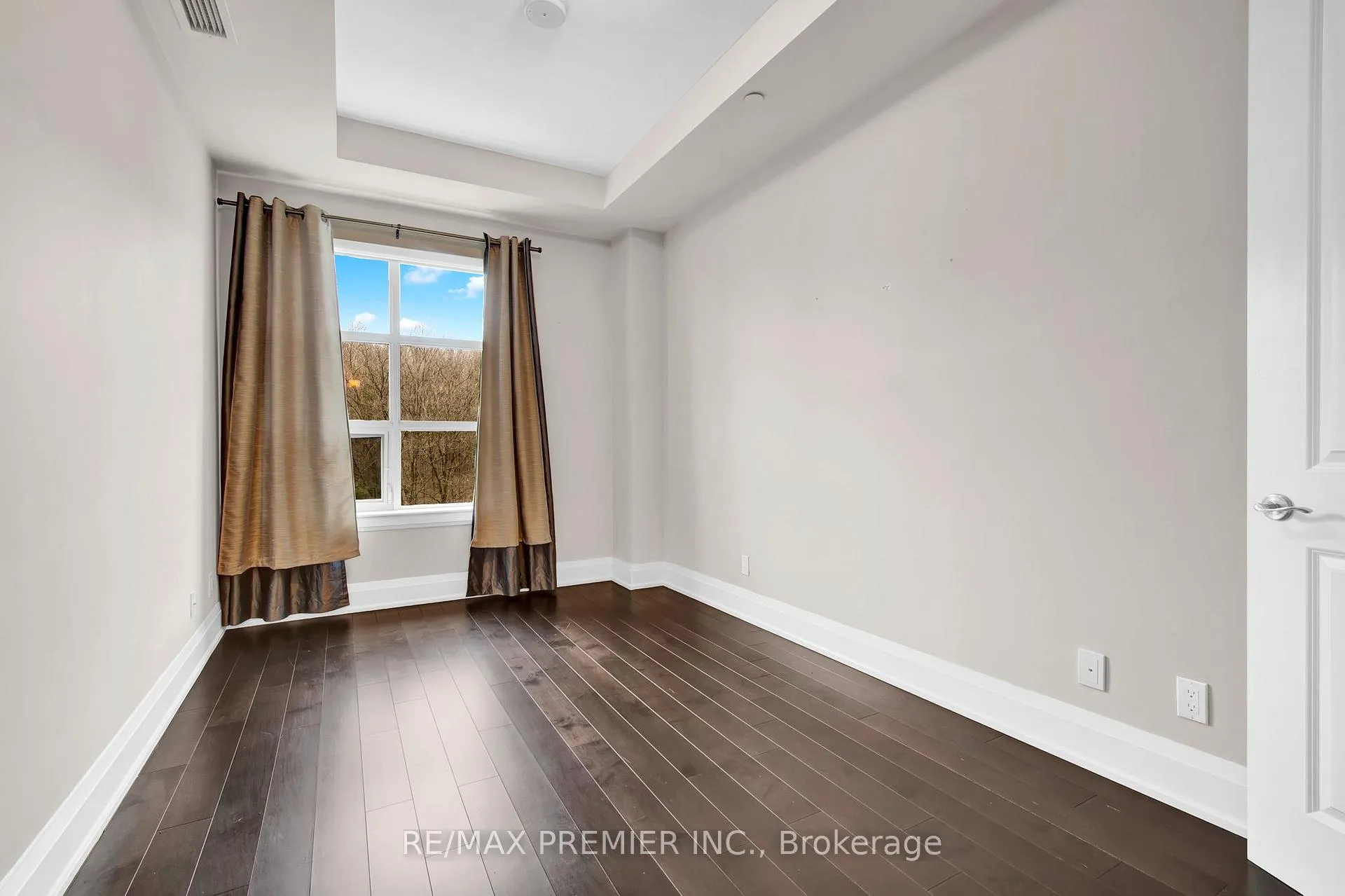 Photo 19 of Unit 402, 9909 Pine Valley Drive, Vaughan, Vellore Village — HOMEH
