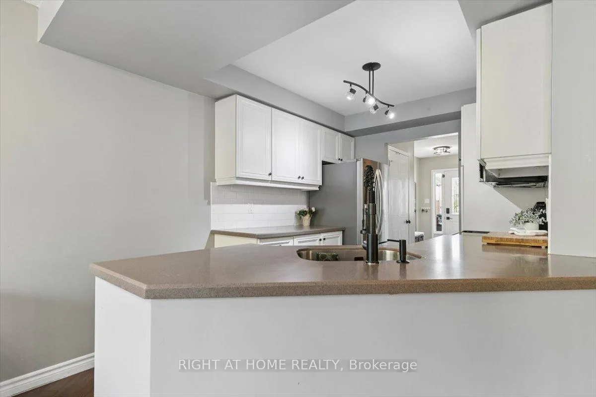 Photo 5 of Unit 22, 2960 Headon Forest Drive, Burlington, Headon — HOMEH