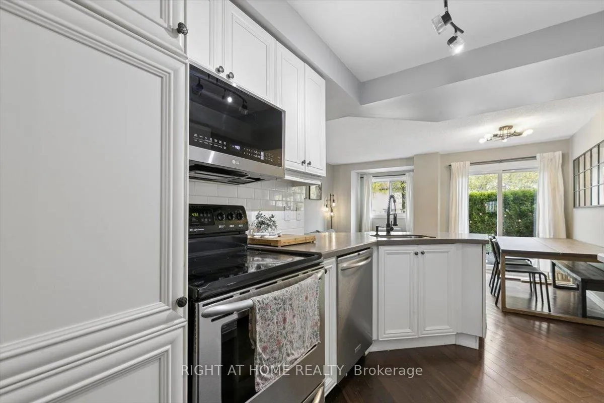 Photo 6 of Unit 22, 2960 Headon Forest Drive, Burlington, Headon — HOMEH