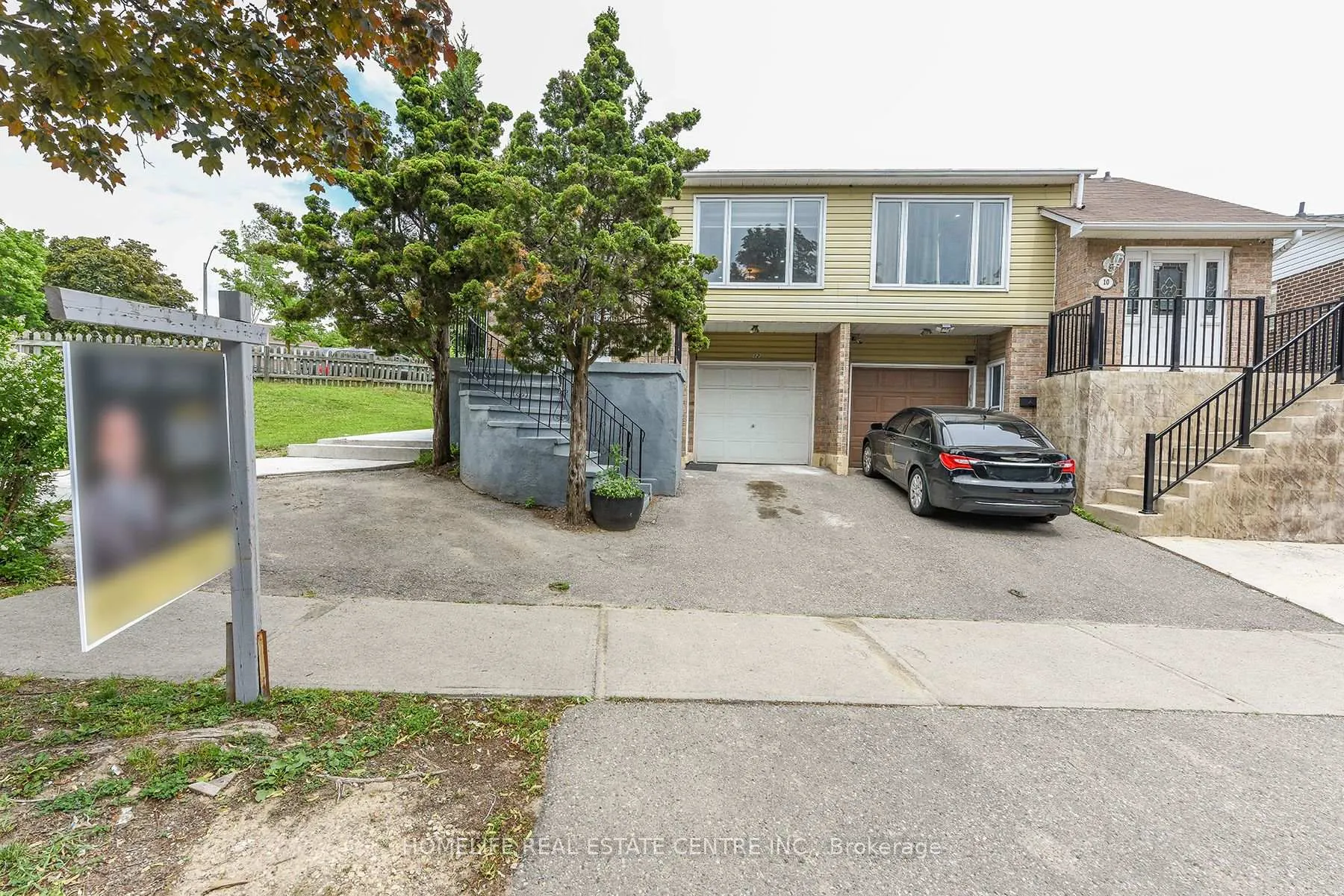 Photo 1 of 12 Courtleigh Square, Brampton, Heart Lake East — HOMEH