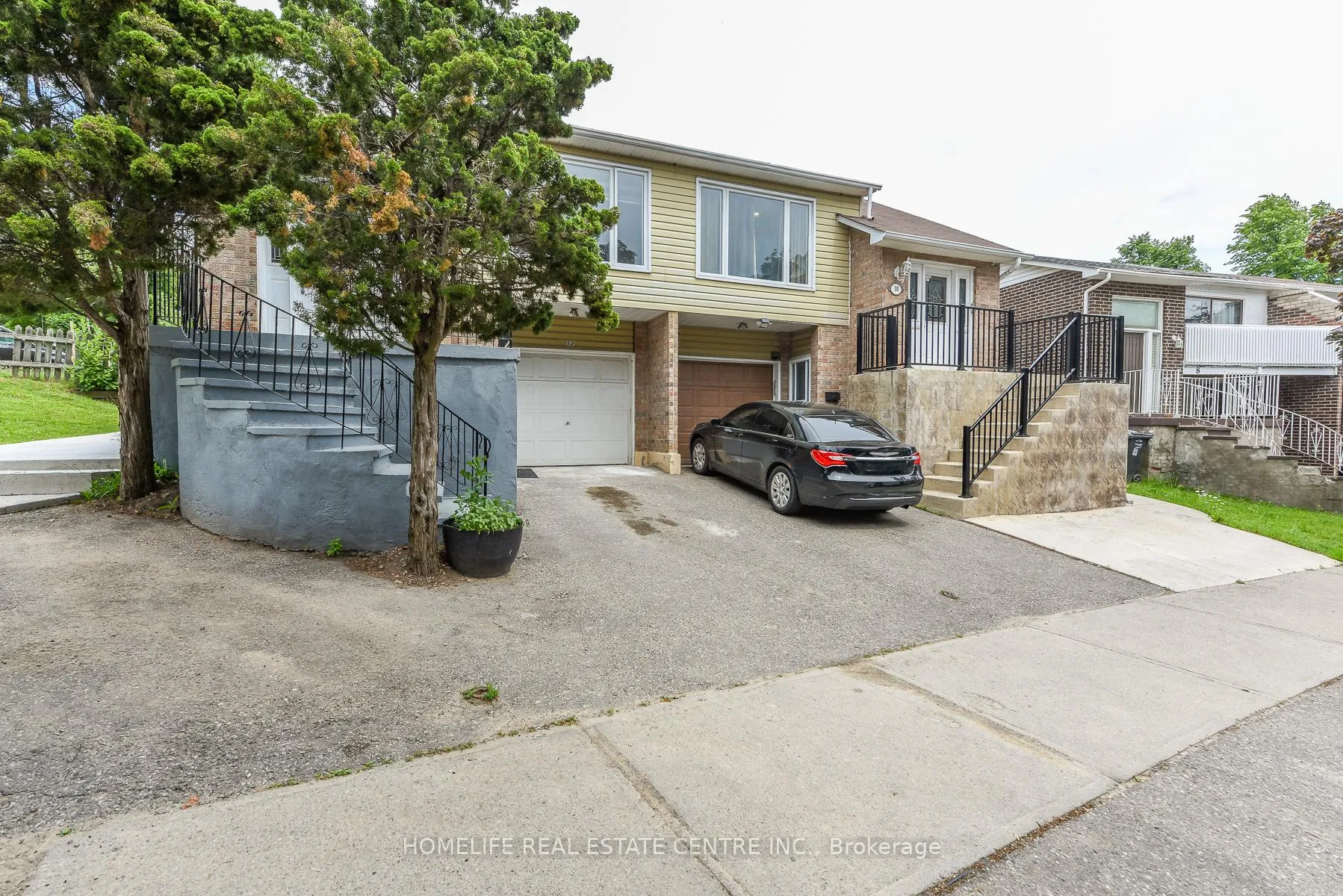 Photo 2 of 12 Courtleigh Square, Brampton, Heart Lake East — HOMEH