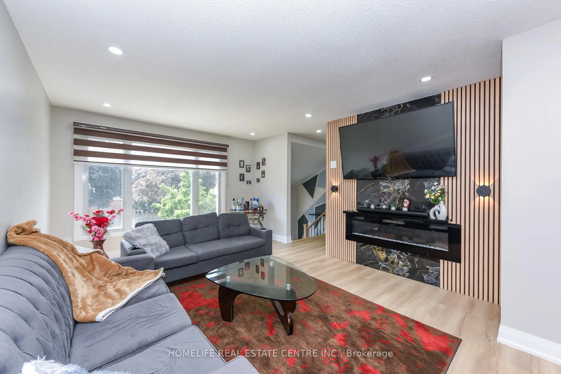 Photo 8 of 12 Courtleigh Square, Brampton, Heart Lake East — HOMEH