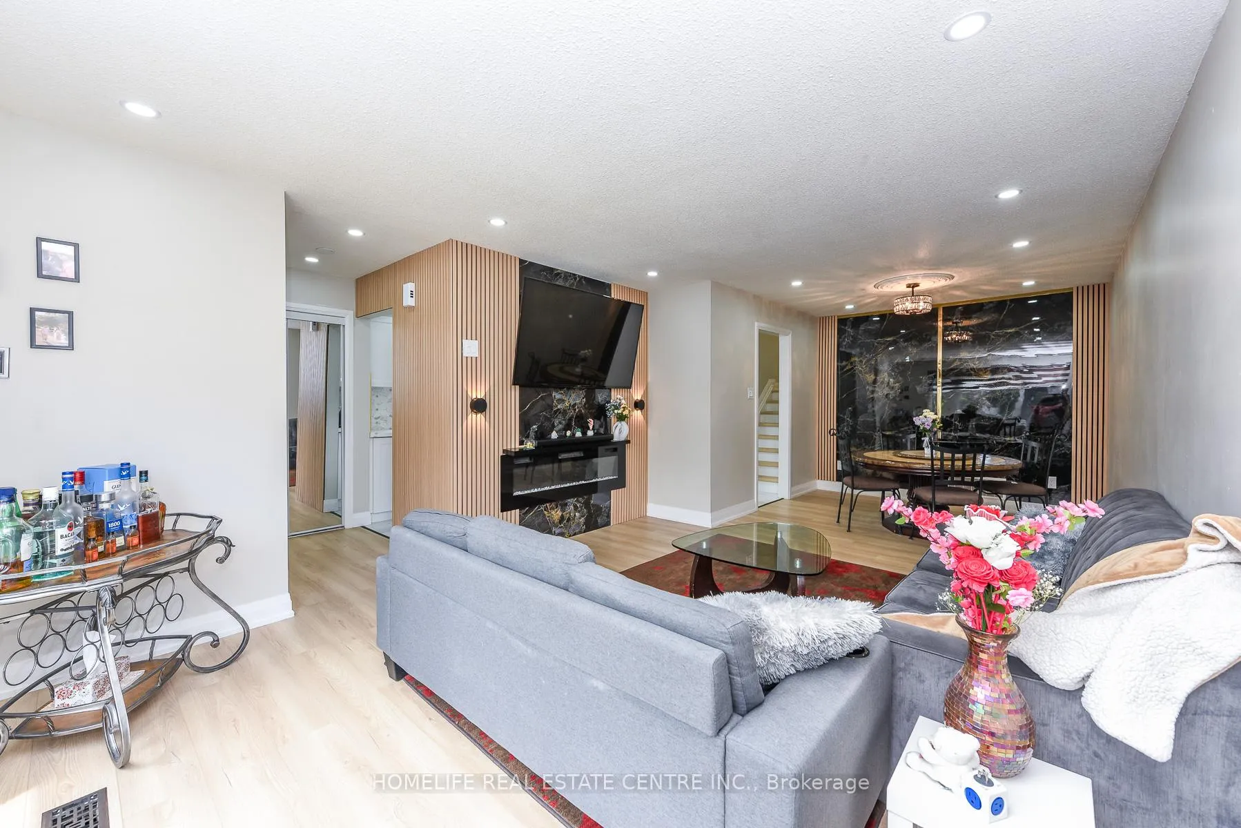 Photo 10 of 12 Courtleigh Square, Brampton, Heart Lake East — HOMEH