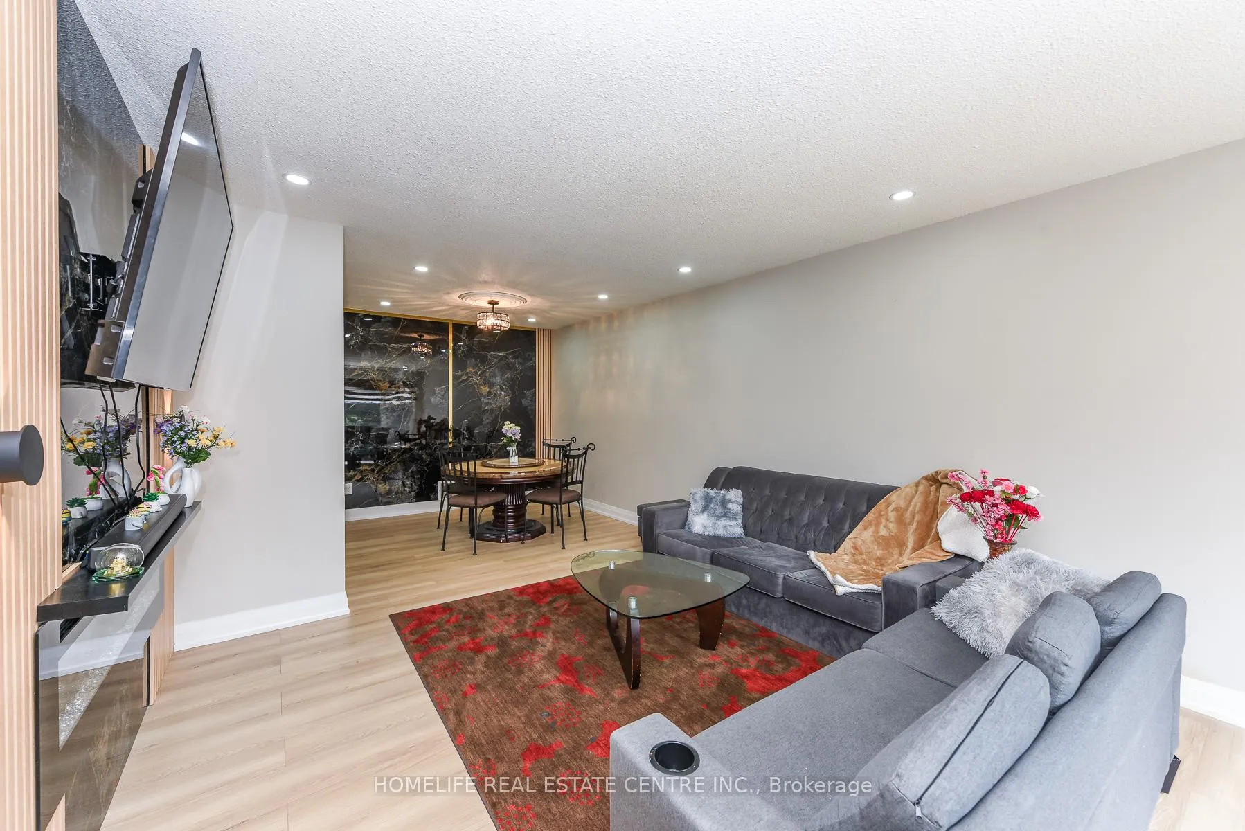Photo 11 of 12 Courtleigh Square, Brampton, Heart Lake East — HOMEH