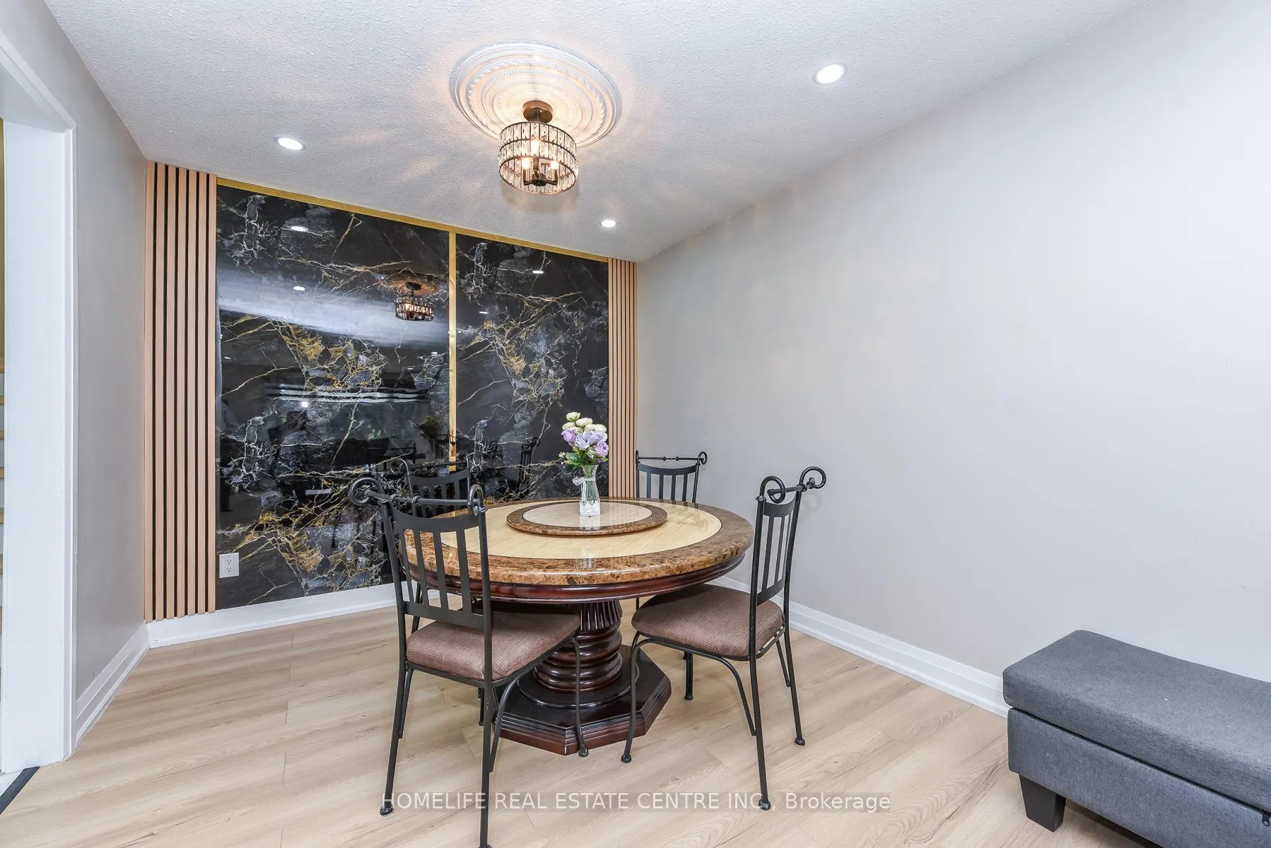 Photo 12 of 12 Courtleigh Square, Brampton, Heart Lake East — HOMEH