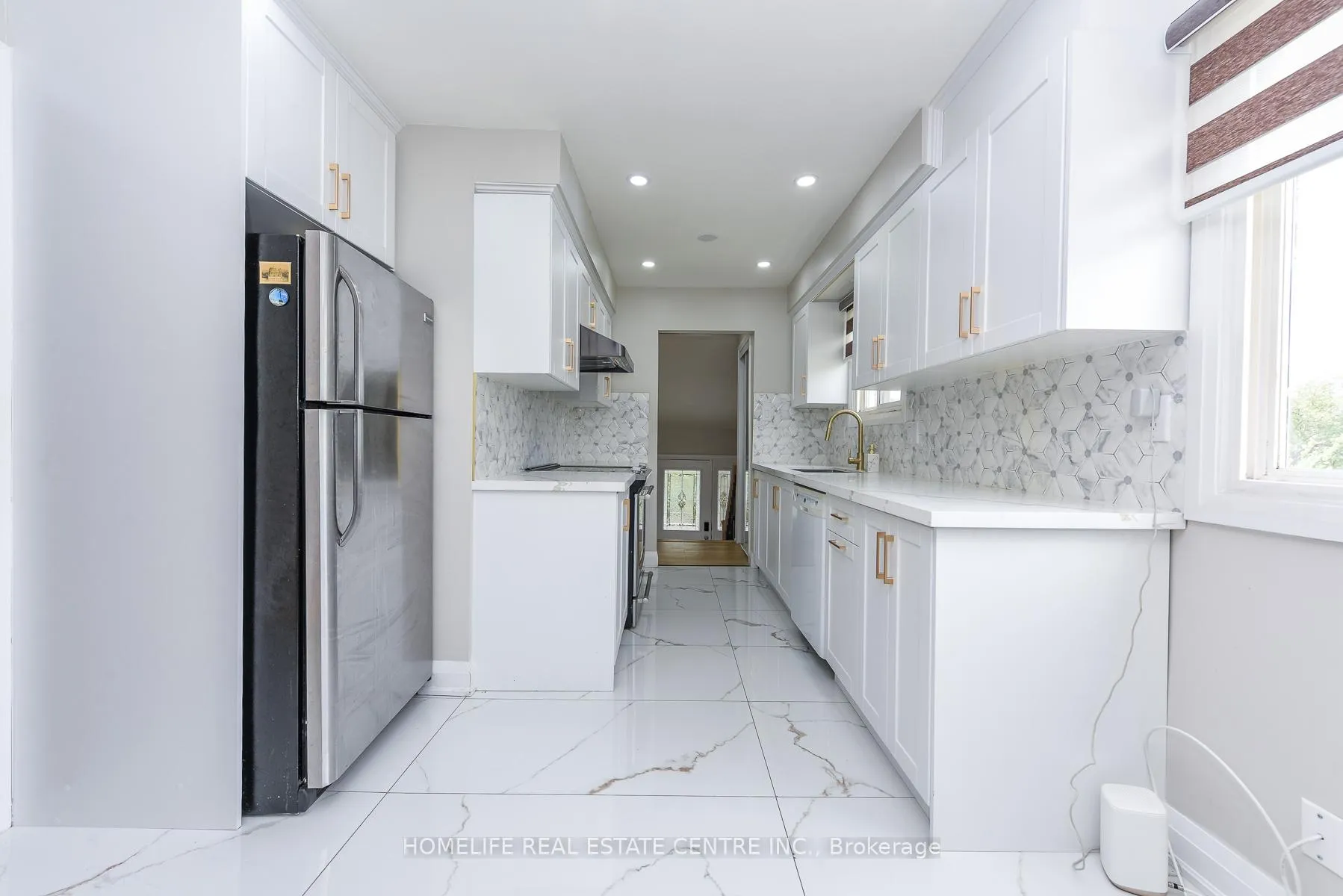 Photo 14 of 12 Courtleigh Square, Brampton, Heart Lake East — HOMEH