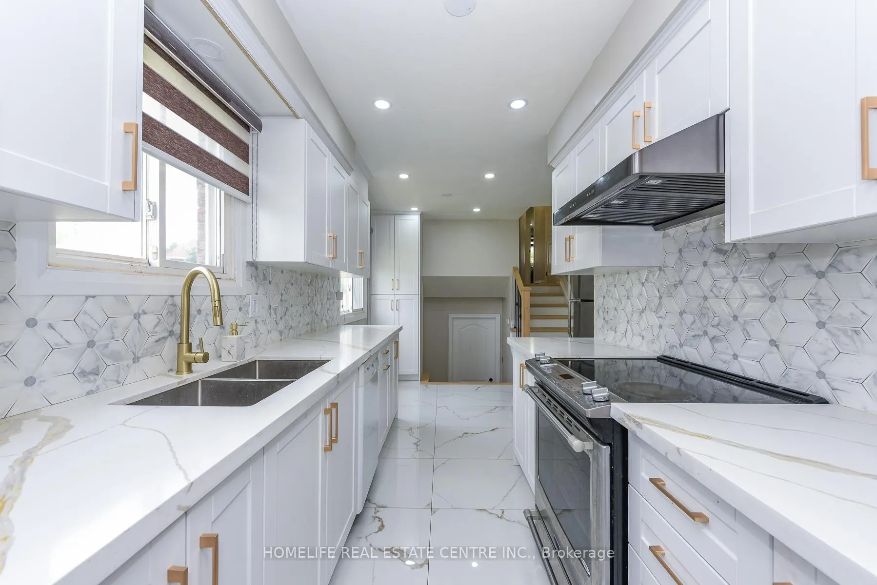 Photo 15 of 12 Courtleigh Square, Brampton, Heart Lake East — HOMEH