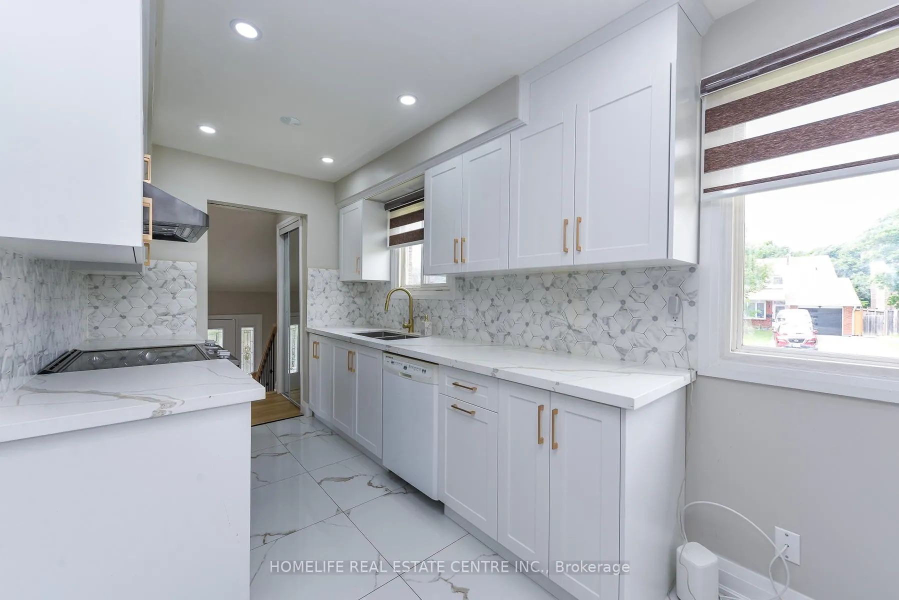 Photo 17 of 12 Courtleigh Square, Brampton, Heart Lake East — HOMEH