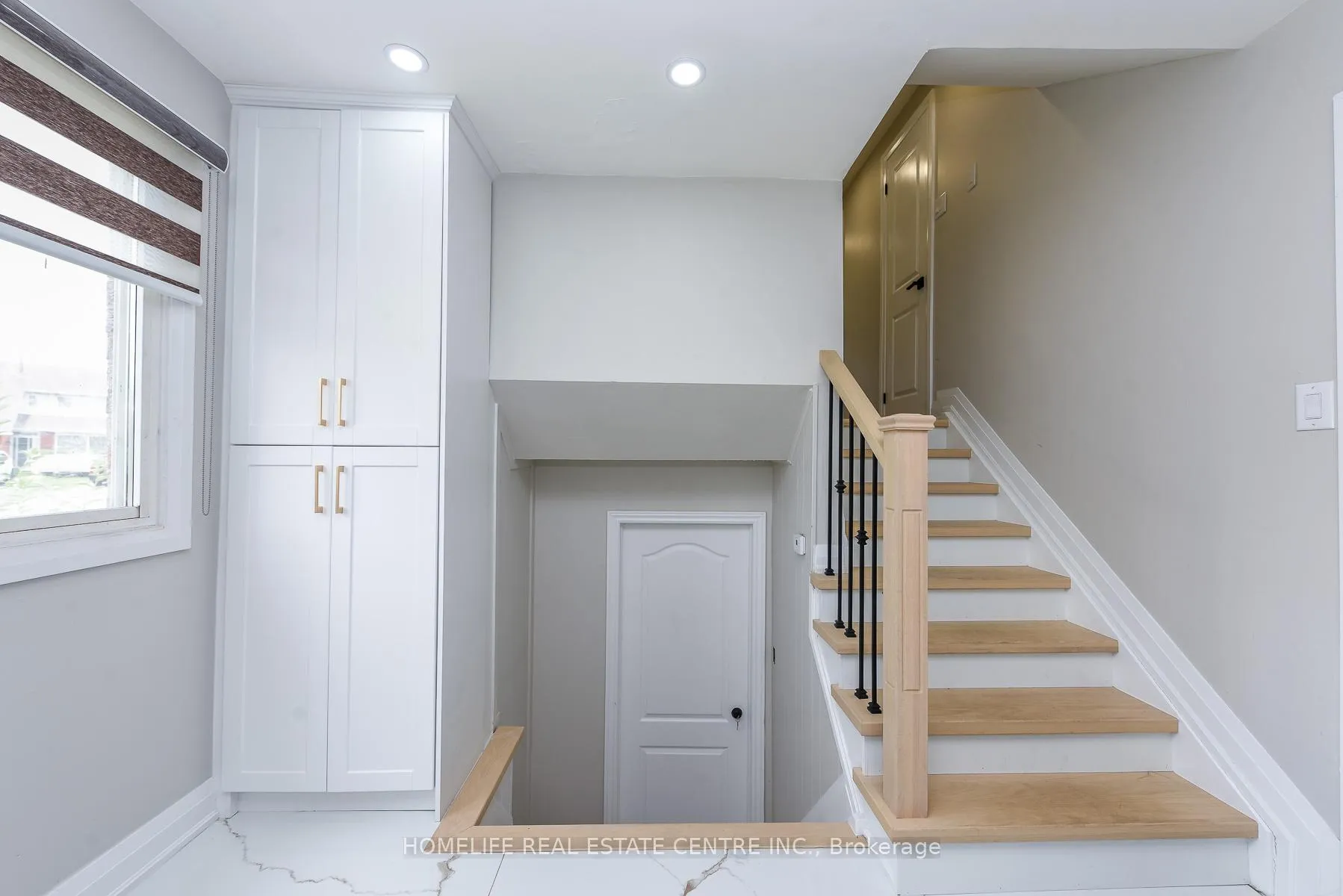 Photo 19 of 12 Courtleigh Square, Brampton, Heart Lake East — HOMEH