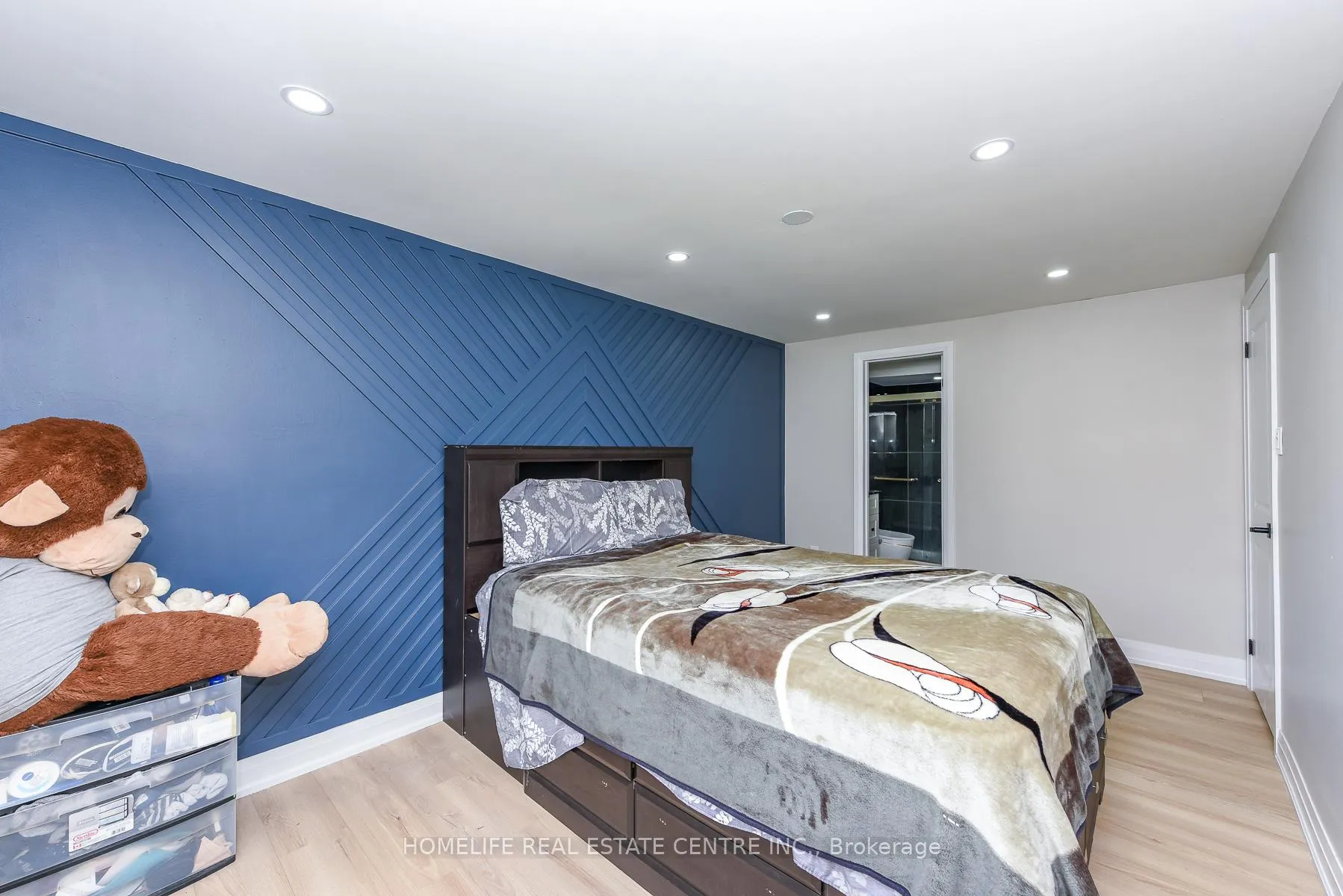 Photo 24 of 12 Courtleigh Square, Brampton, Heart Lake East — HOMEH