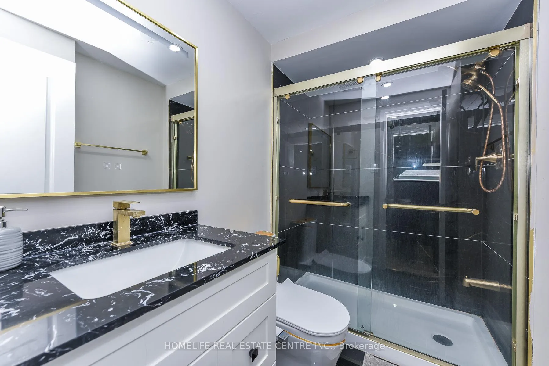 Photo 26 of 12 Courtleigh Square, Brampton, Heart Lake East — HOMEH