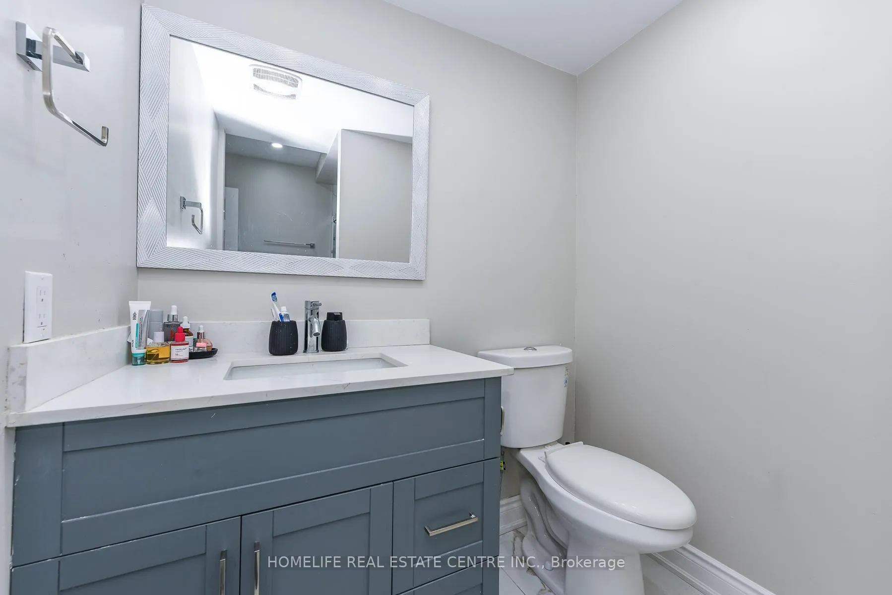 Photo 31 of 12 Courtleigh Square, Brampton, Heart Lake East — HOMEH