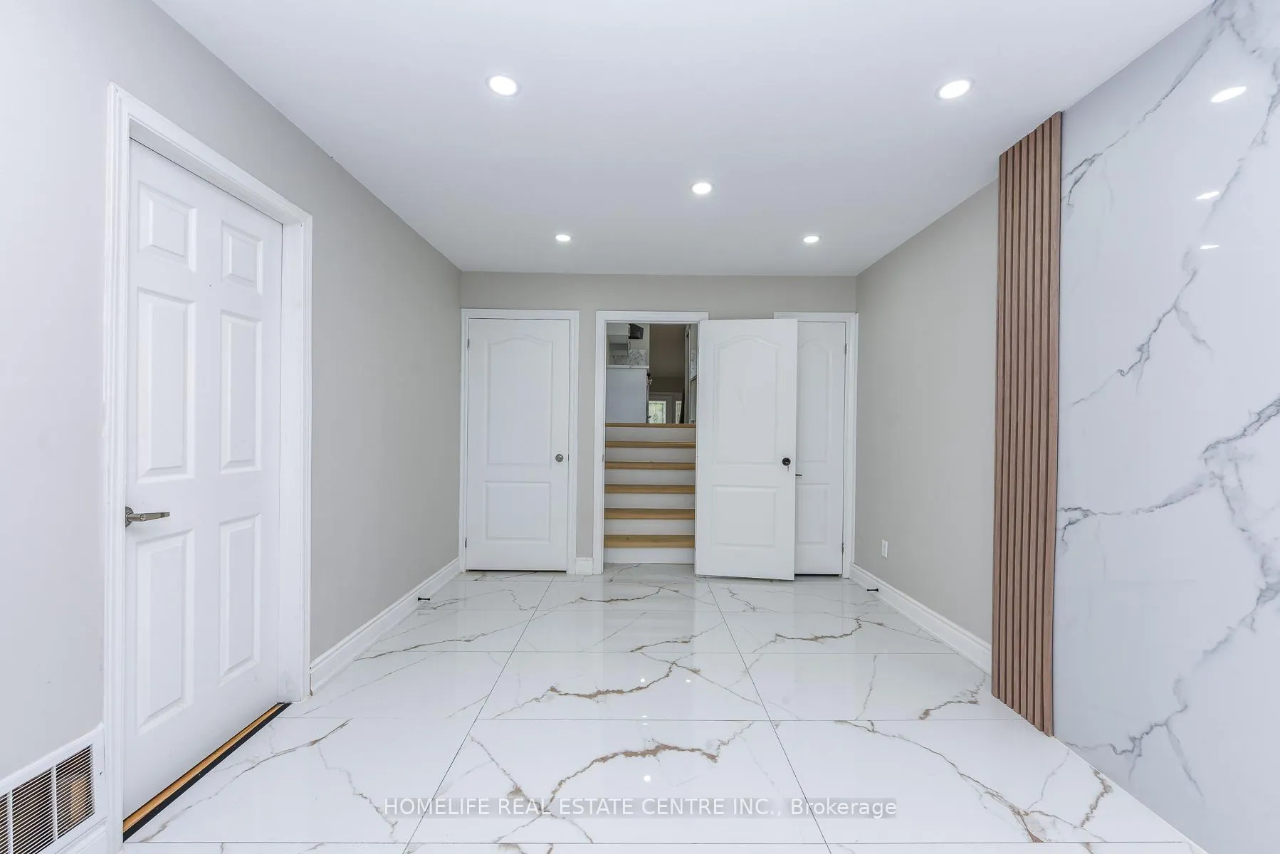 Photo 33 of 12 Courtleigh Square, Brampton, Heart Lake East — HOMEH