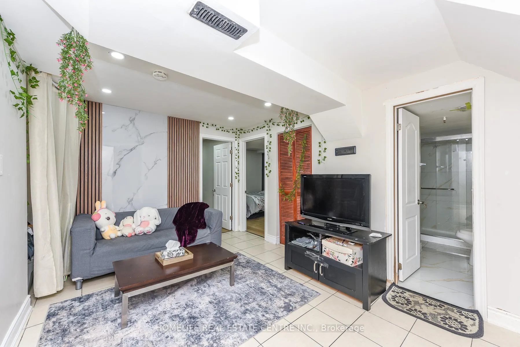 Photo 42 of 12 Courtleigh Square, Brampton, Heart Lake East — HOMEH