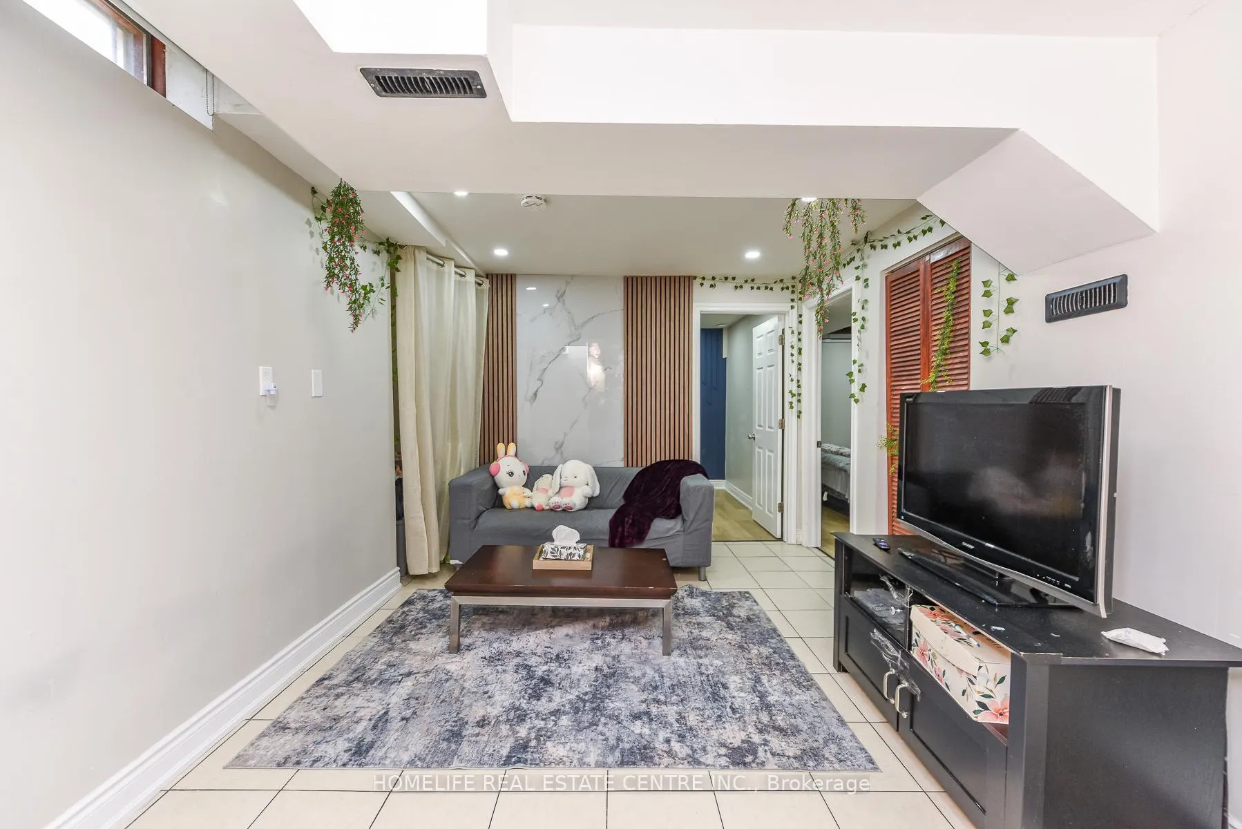 Photo 43 of 12 Courtleigh Square, Brampton, Heart Lake East — HOMEH