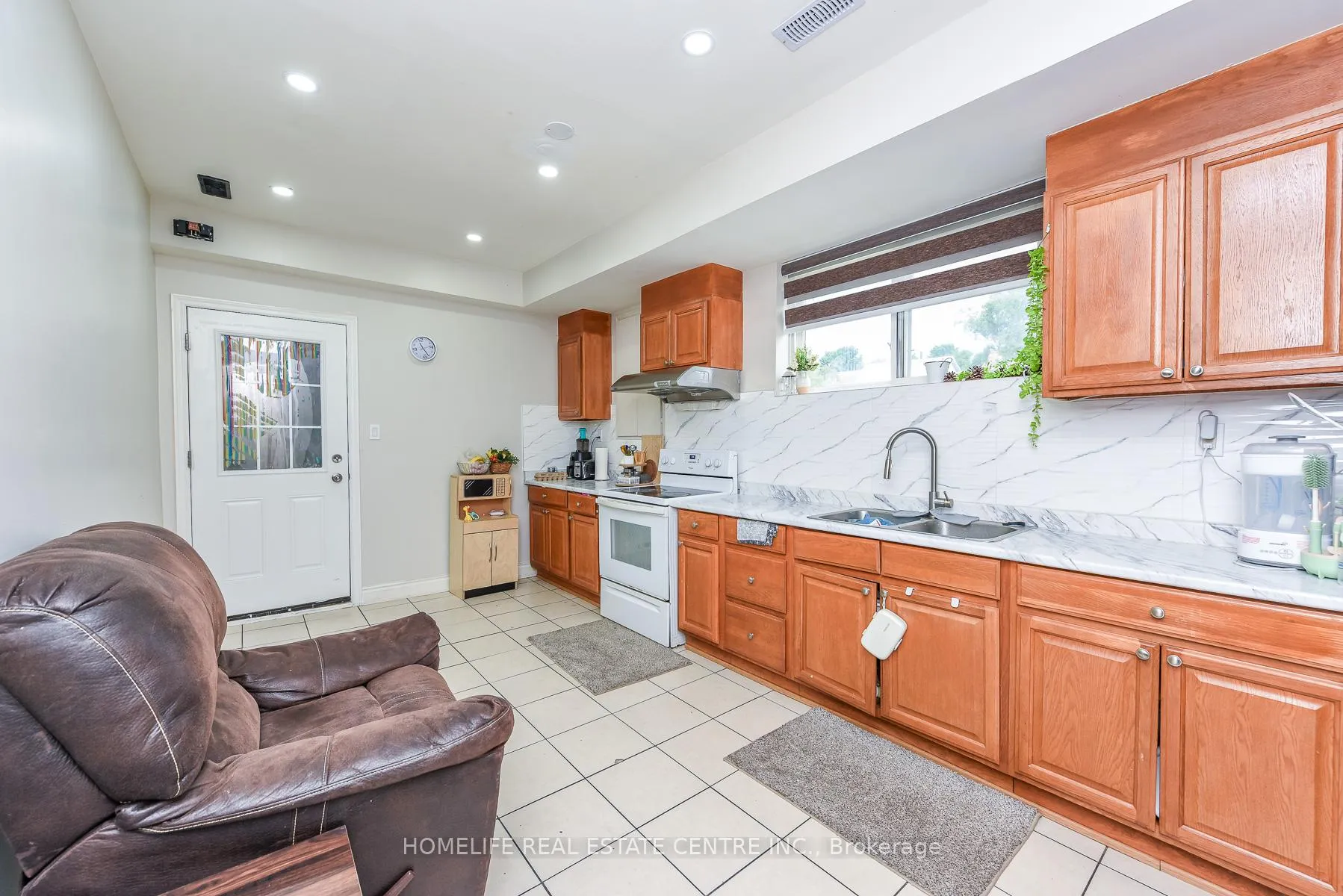 Photo 45 of 12 Courtleigh Square, Brampton, Heart Lake East — HOMEH