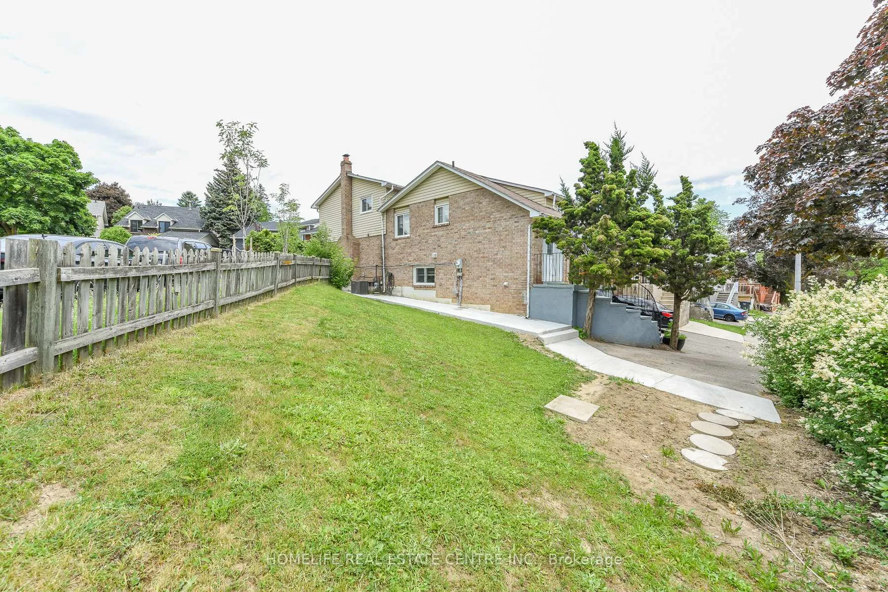 Photo 49 of 12 Courtleigh Square, Brampton, Heart Lake East — HOMEH