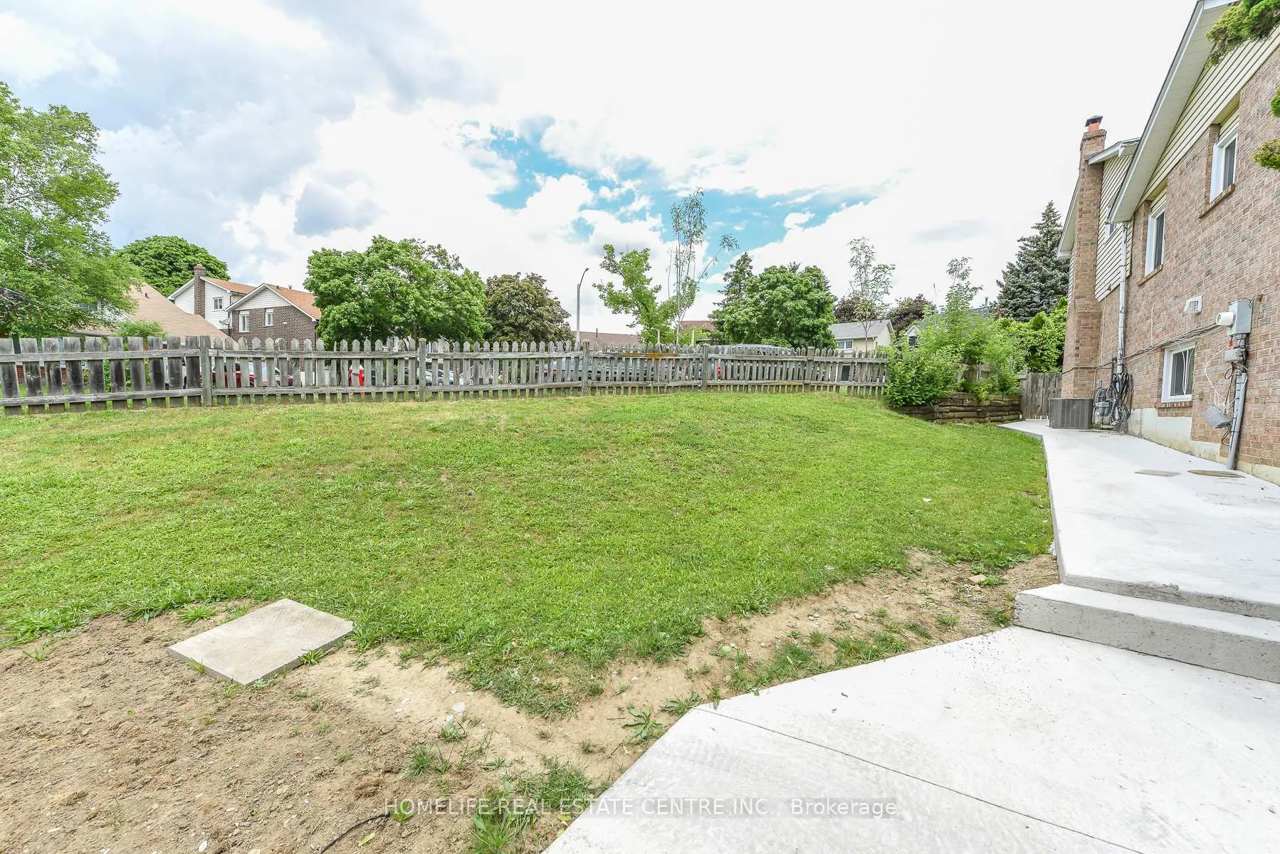 Photo 50 of 12 Courtleigh Square, Brampton, Heart Lake East — HOMEH