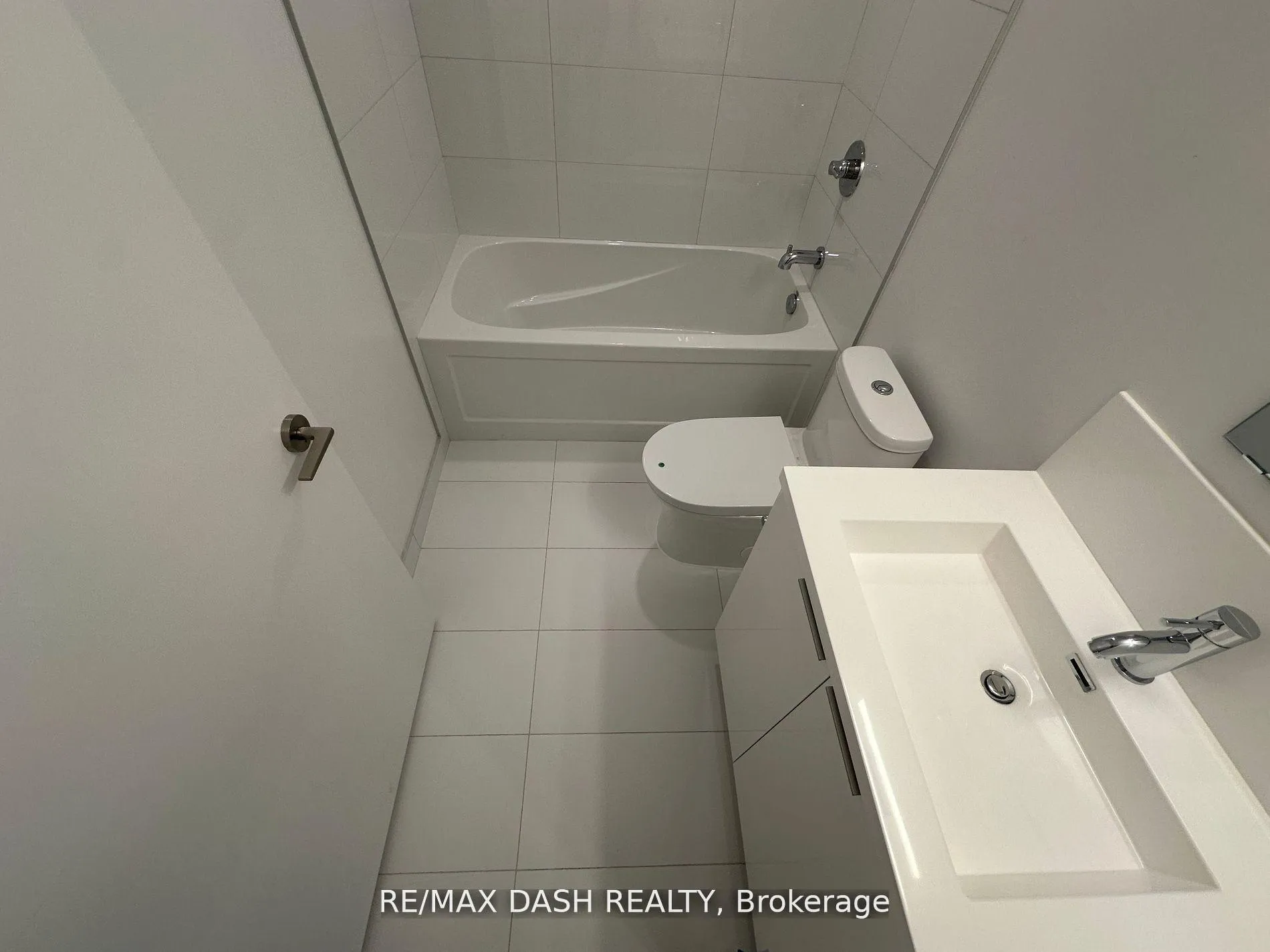Photo 4 of Unit 1627, 230 Simcoe Street, Toronto, Kensington-Chinatown — HOMEH