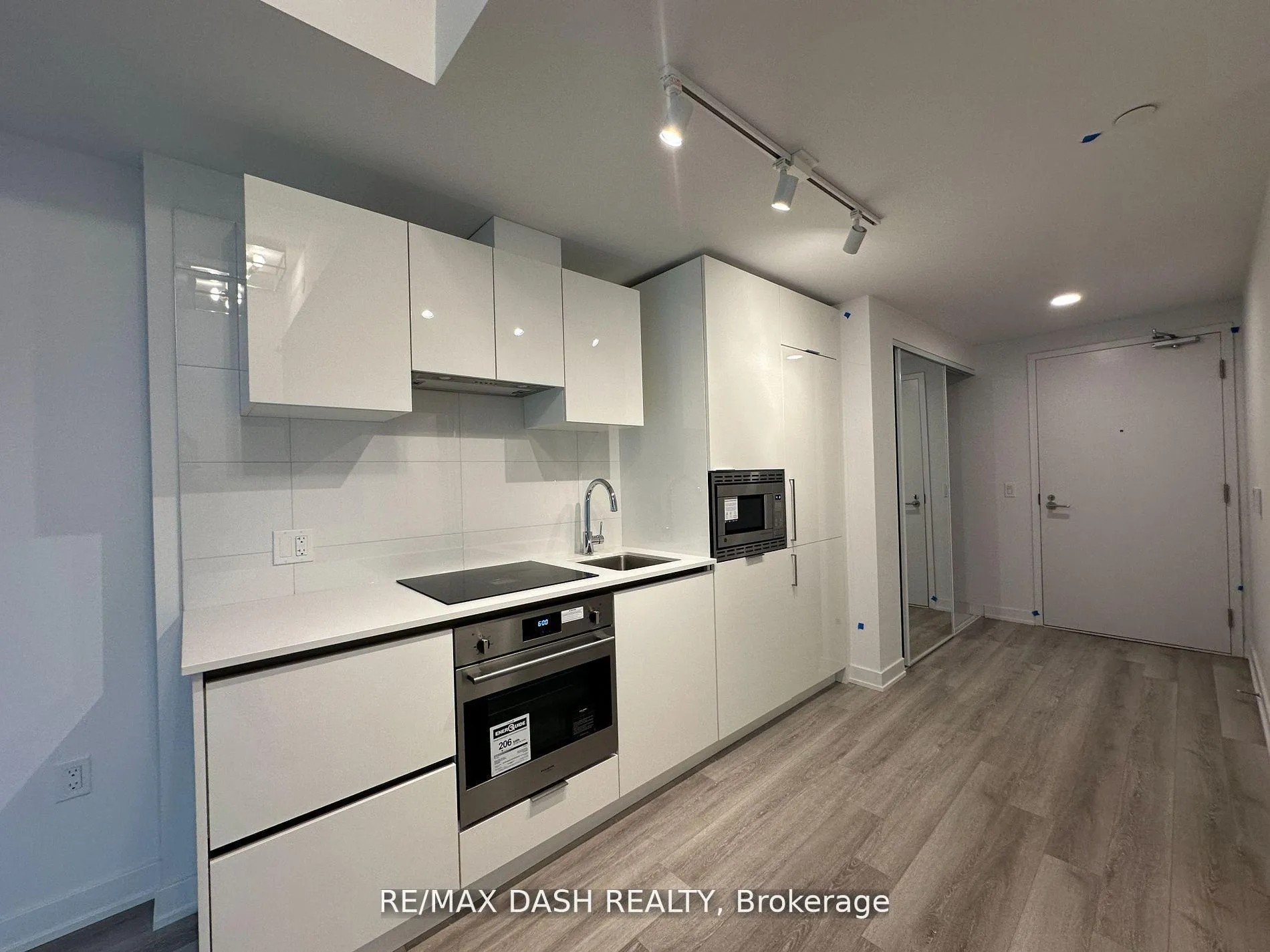 Photo 5 of Unit 1627, 230 Simcoe Street, Toronto, Kensington-Chinatown — HOMEH