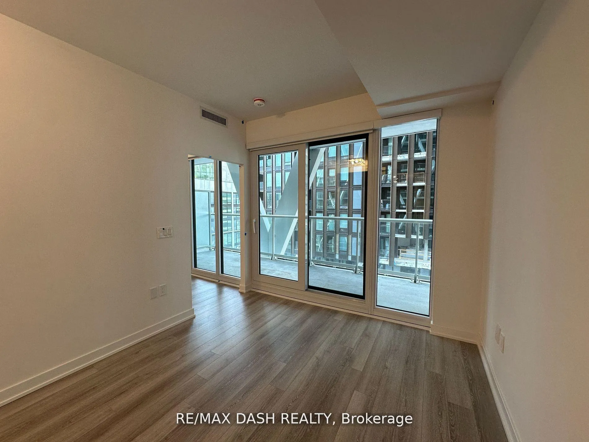Photo 7 of Unit 1627, 230 Simcoe Street, Toronto, Kensington-Chinatown — HOMEH