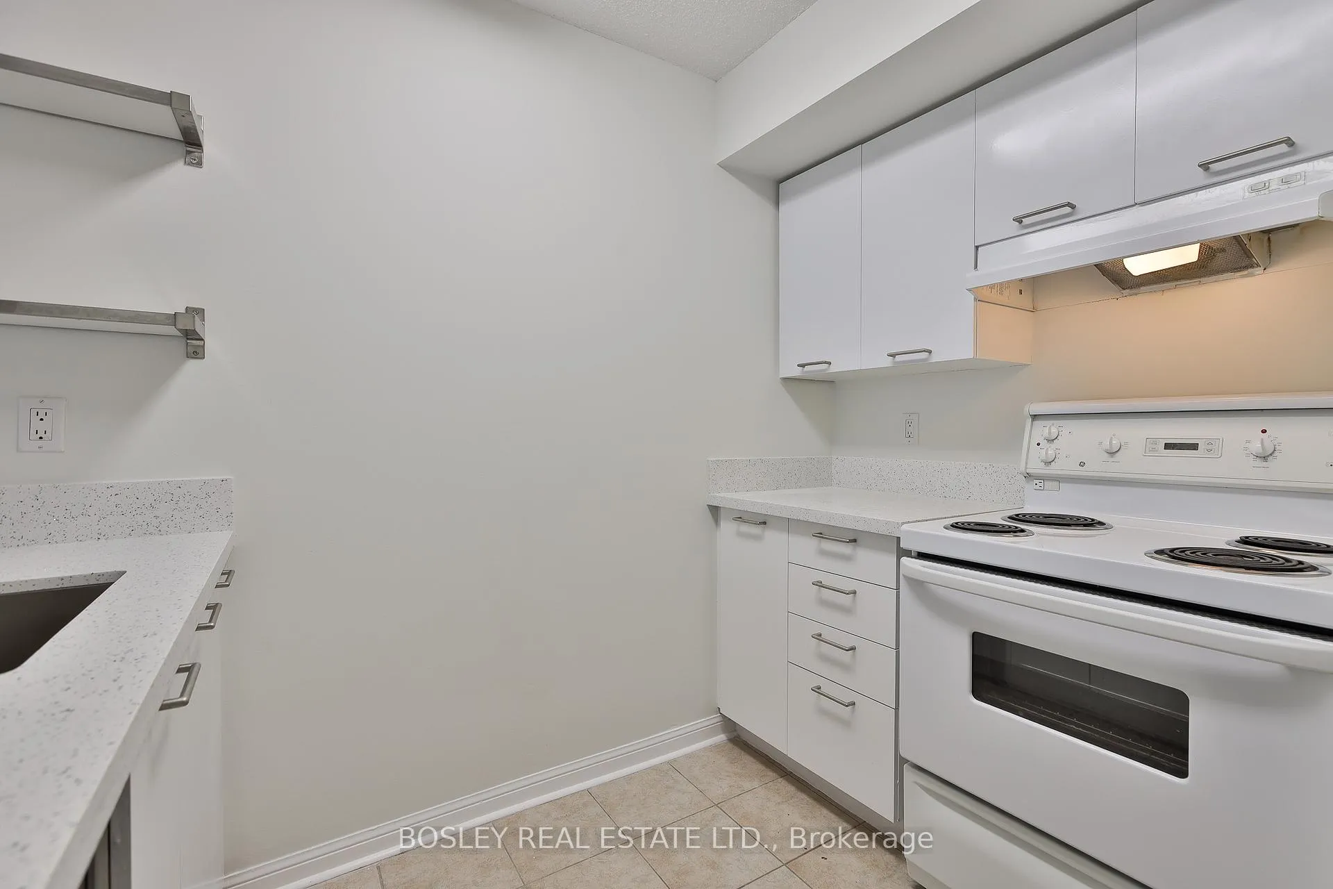 Photo 5 of Unit 625, 1029 King Street W, Toronto, Niagara — HOMEH