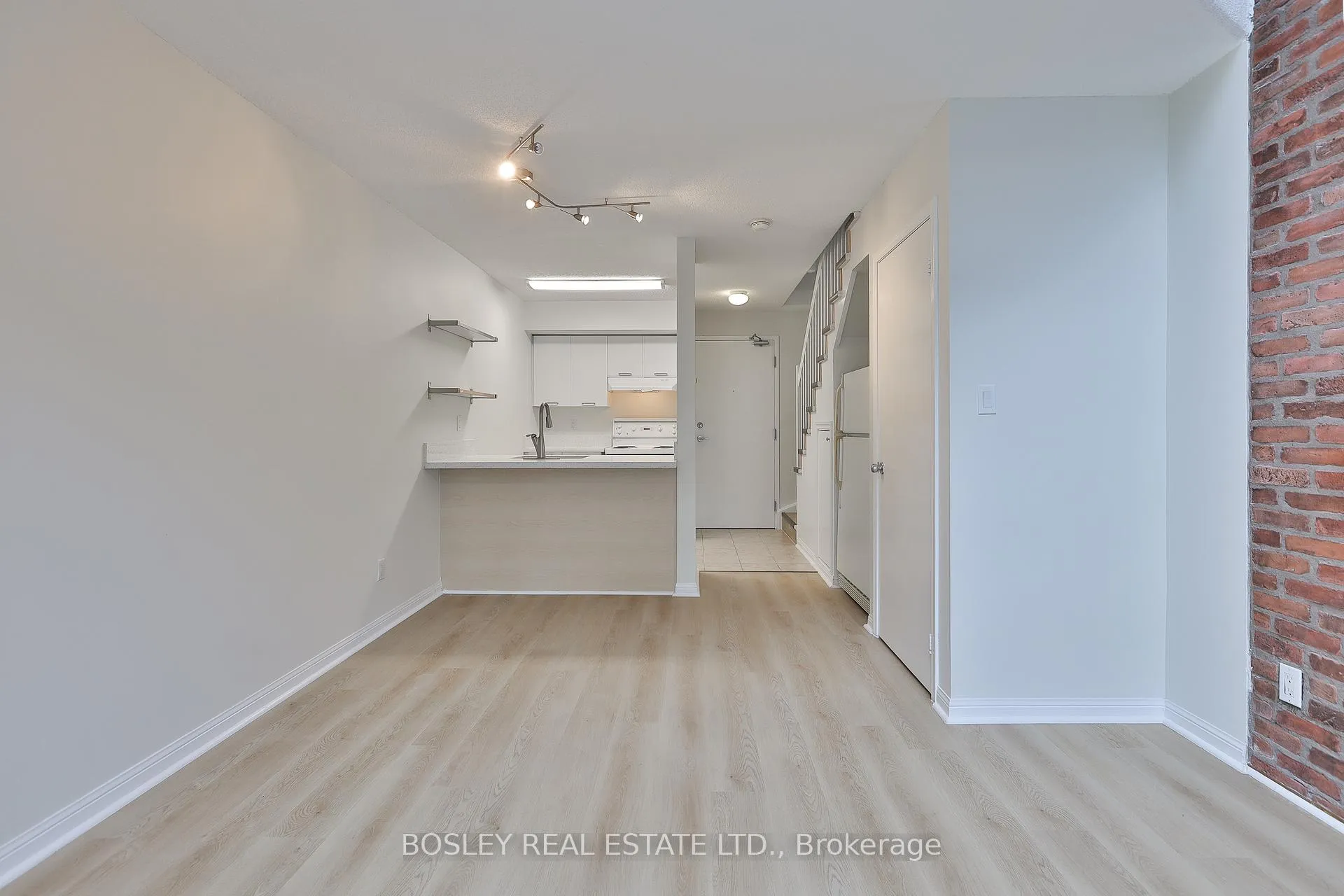 Photo 6 of Unit 625, 1029 King Street W, Toronto, Niagara — HOMEH