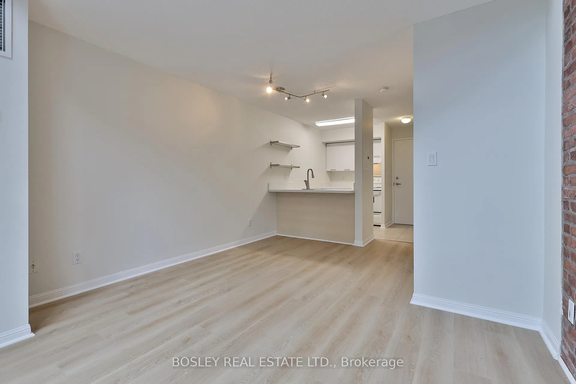 Photo 8 of Unit 625, 1029 King Street W, Toronto, Niagara — HOMEH