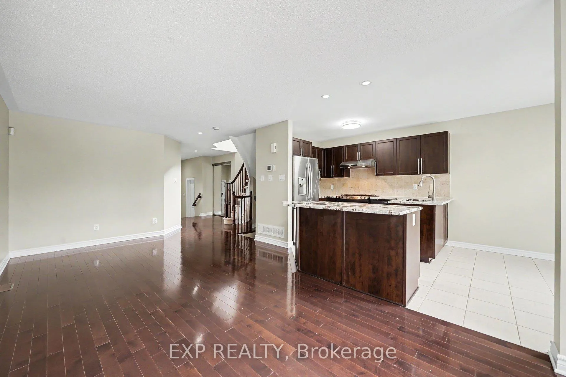 Photo 6 of 472 Temiskaming Crescent, Ottawa, Barrhaven - Strandherd — HOMEH