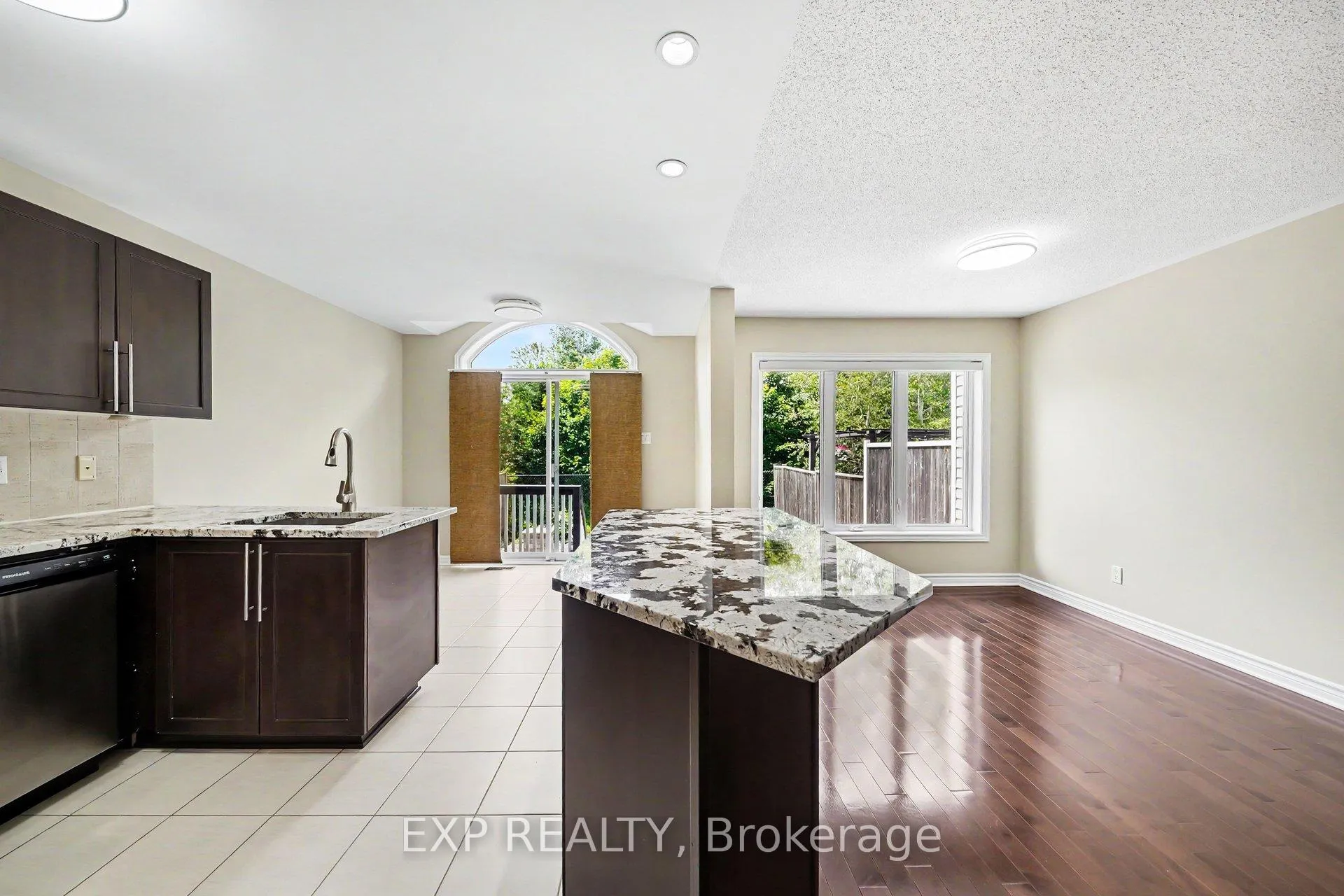 Photo 8 of 472 Temiskaming Crescent, Ottawa, Barrhaven - Strandherd — HOMEH