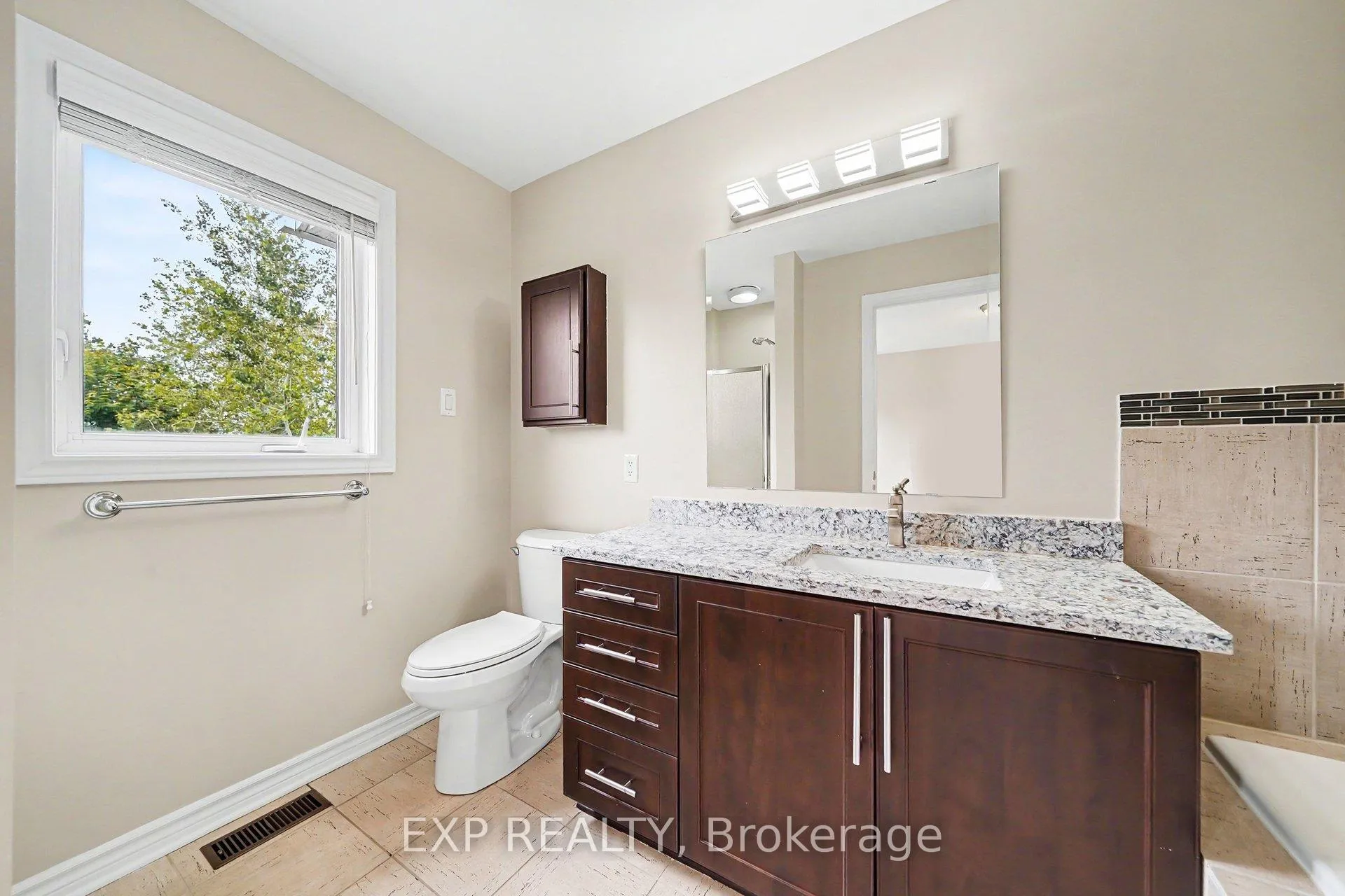 Photo 18 of 472 Temiskaming Crescent, Ottawa, Barrhaven - Strandherd — HOMEH