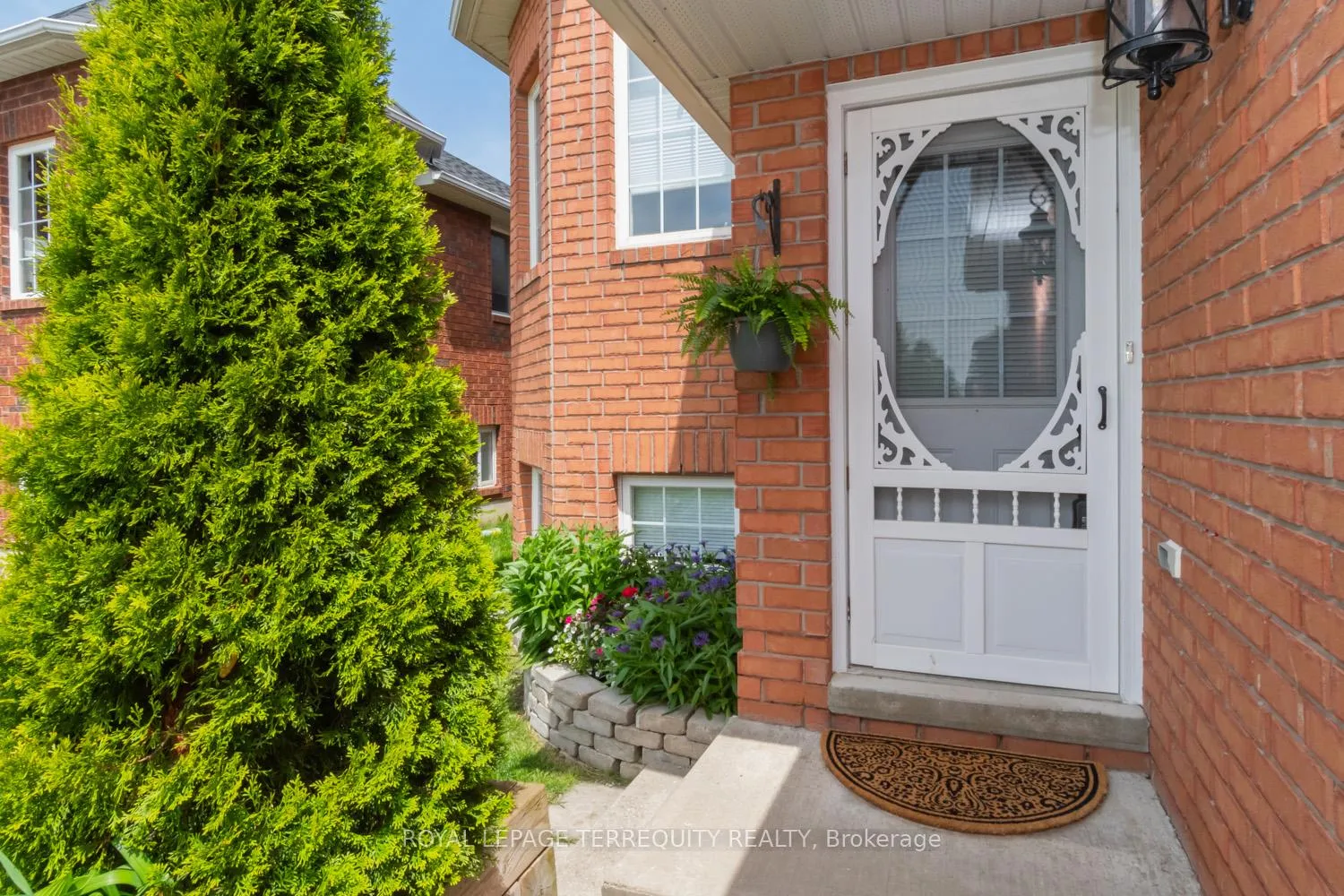Photo 2 of 14 Hewitt Place, Barrie, Georgian Drive — HOMEH
