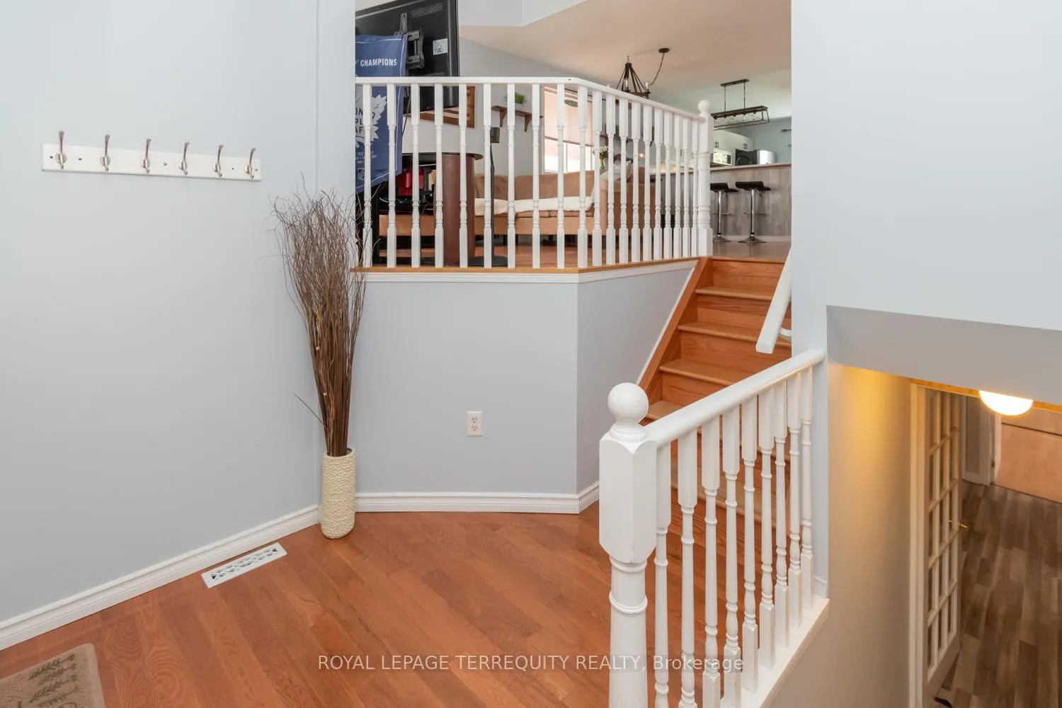 Photo 4 of 14 Hewitt Place, Barrie, Georgian Drive — HOMEH