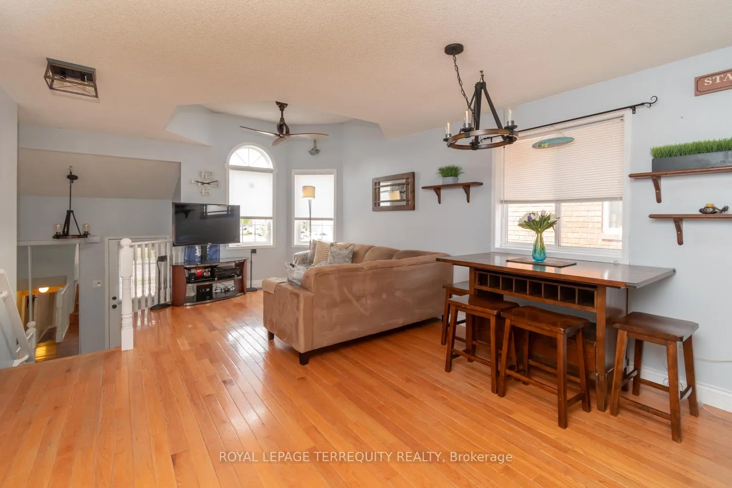 Photo 6 of 14 Hewitt Place, Barrie, Georgian Drive — HOMEH