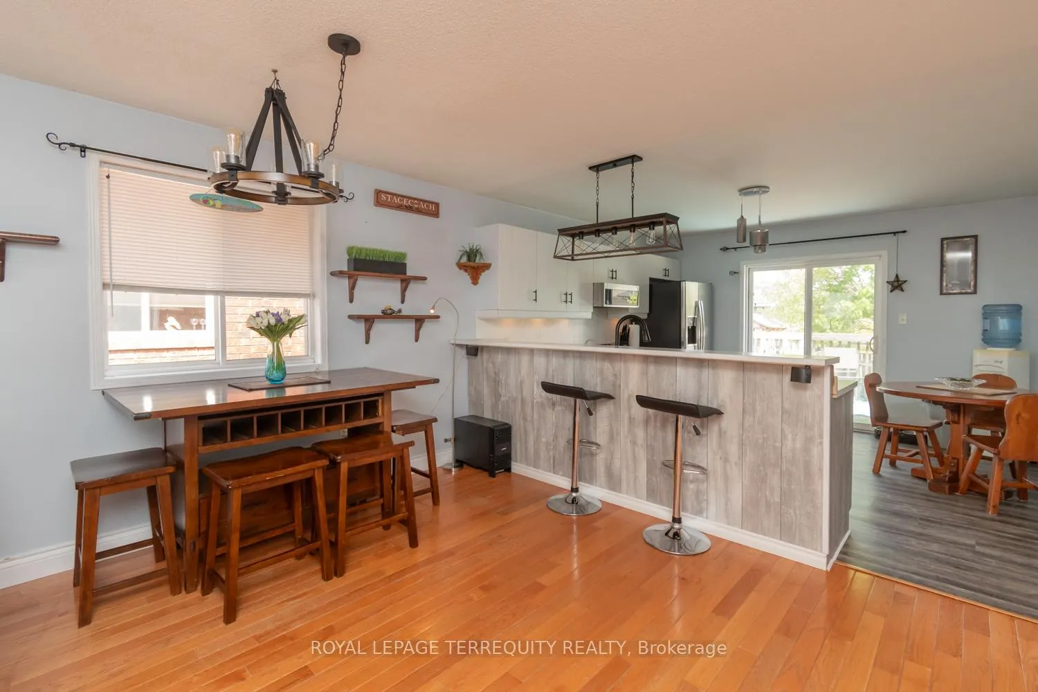 Photo 7 of 14 Hewitt Place, Barrie, Georgian Drive — HOMEH