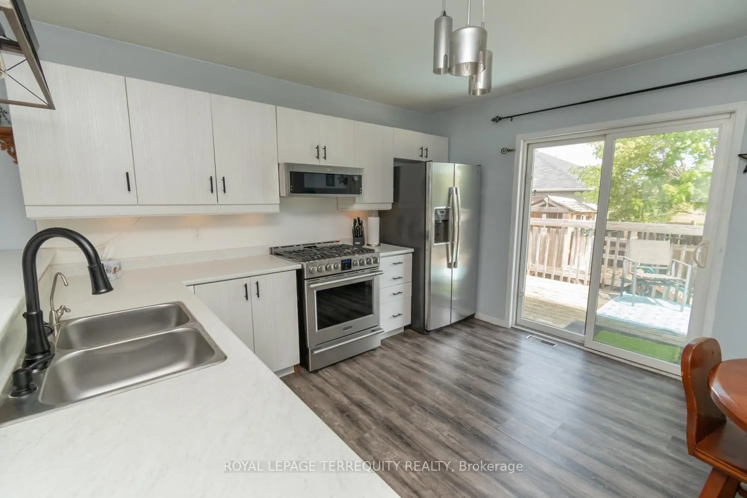 Photo 9 of 14 Hewitt Place, Barrie, Georgian Drive — HOMEH