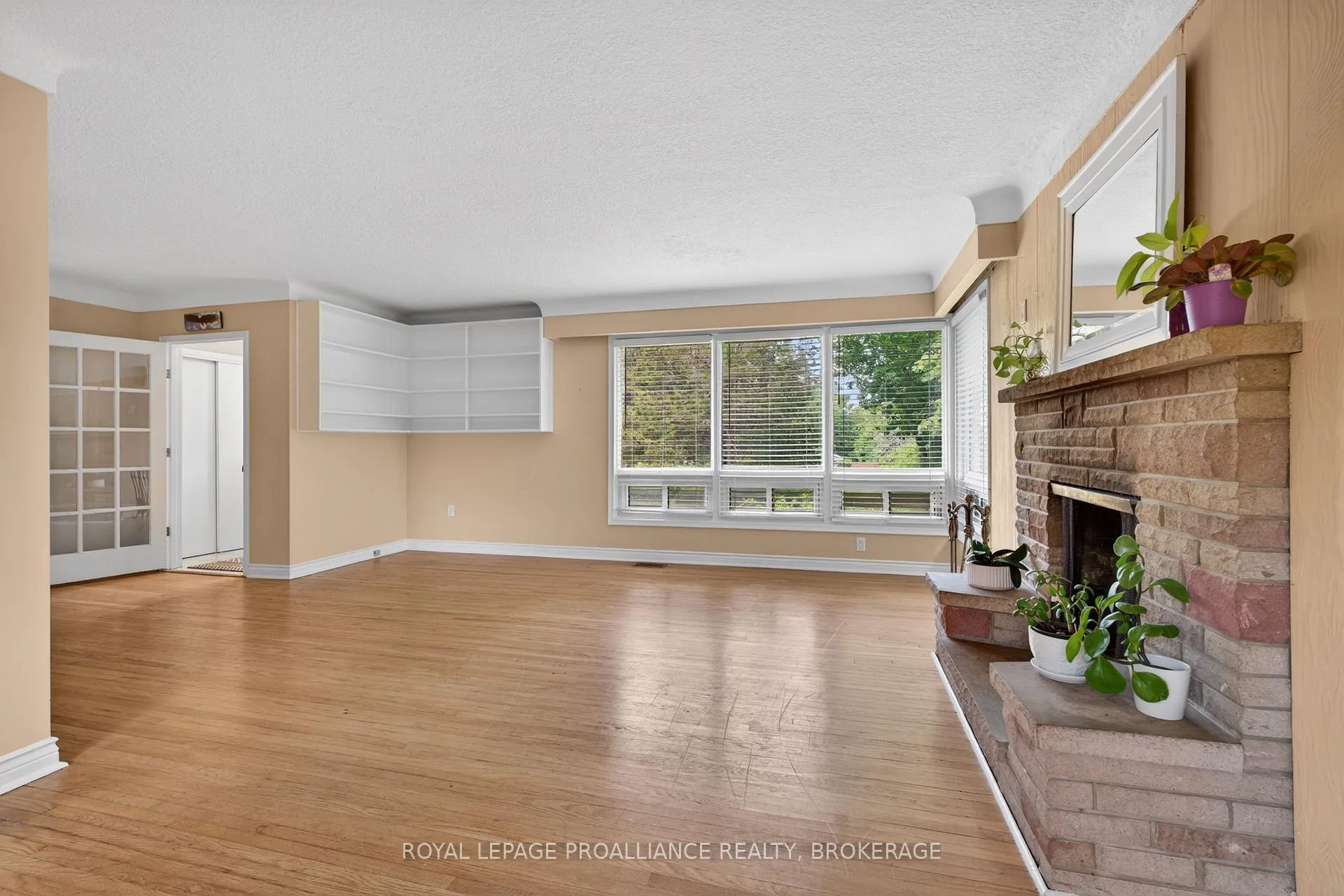 Photo 9 of 1912 Sydenham Road, Kingston, City North of 401 — HOMEH