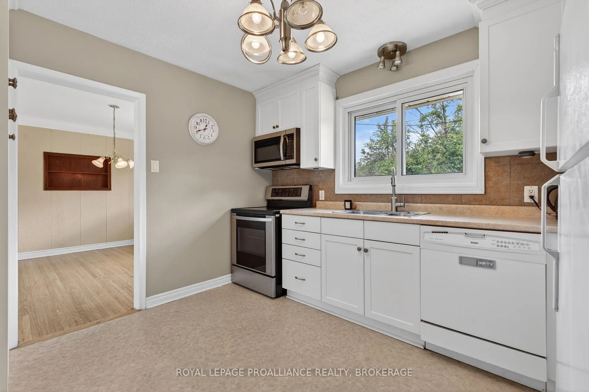 Photo 15 of 1912 Sydenham Road, Kingston, City North of 401 — HOMEH