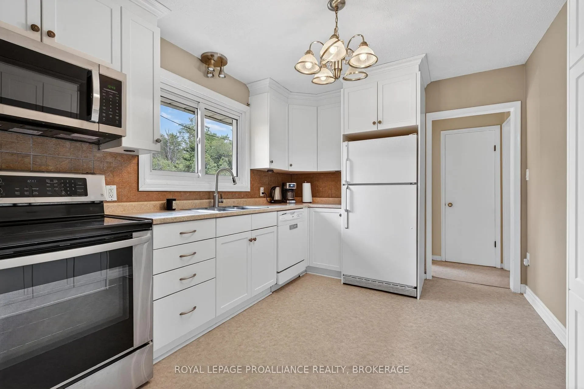 Photo 16 of 1912 Sydenham Road, Kingston, City North of 401 — HOMEH