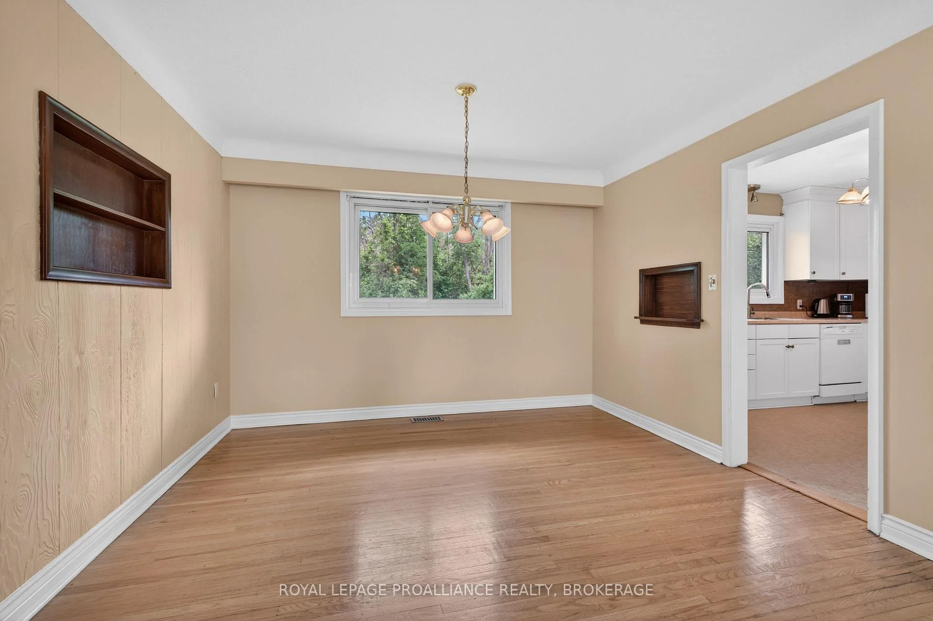 Photo 14 of 1912 Sydenham Road, Kingston, City North of 401 — HOMEH