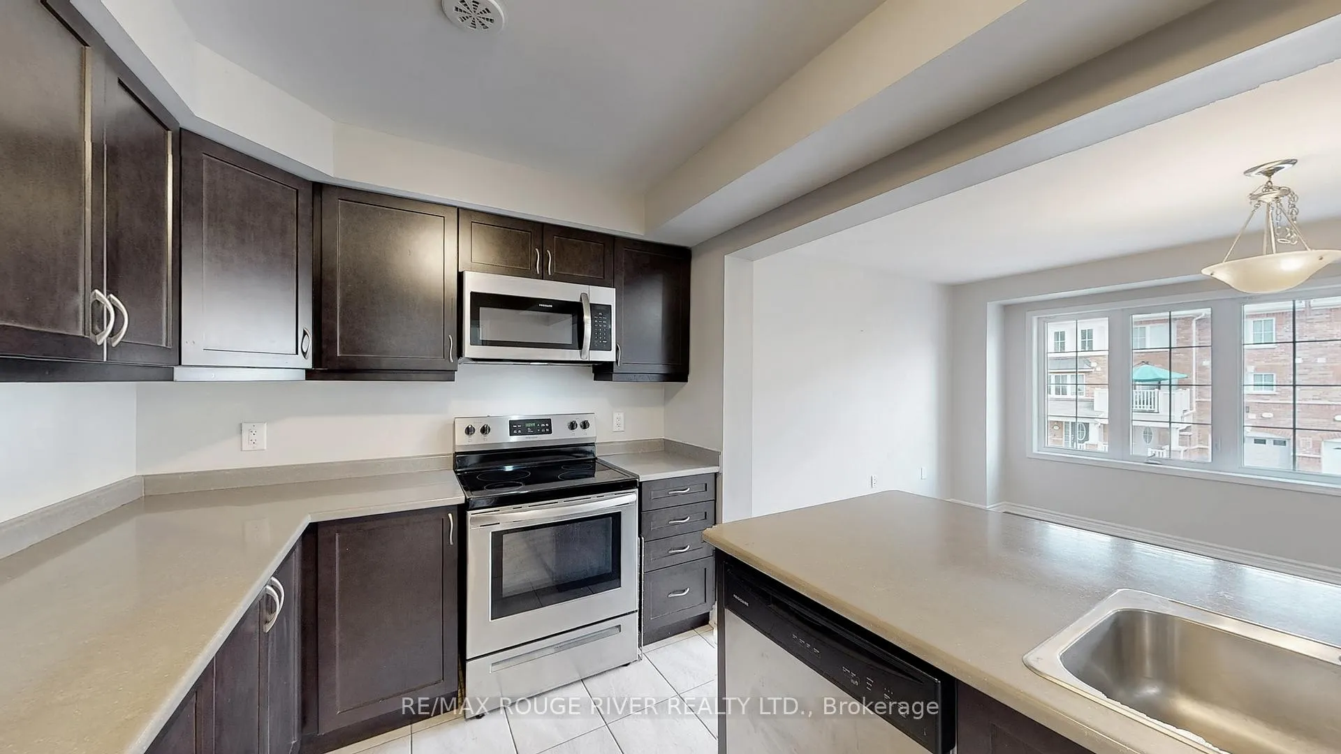 Photo 12 of 1061 Clipper Lane, Pickering, Rural Pickering — HOMEH