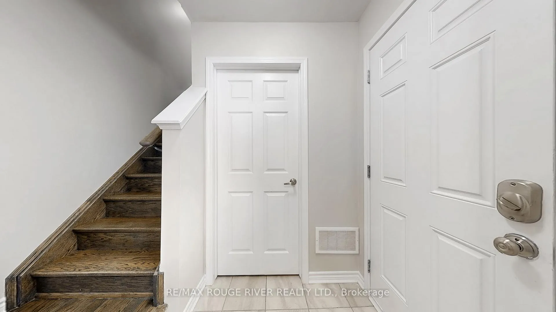 Photo 15 of 1061 Clipper Lane, Pickering, Rural Pickering — HOMEH