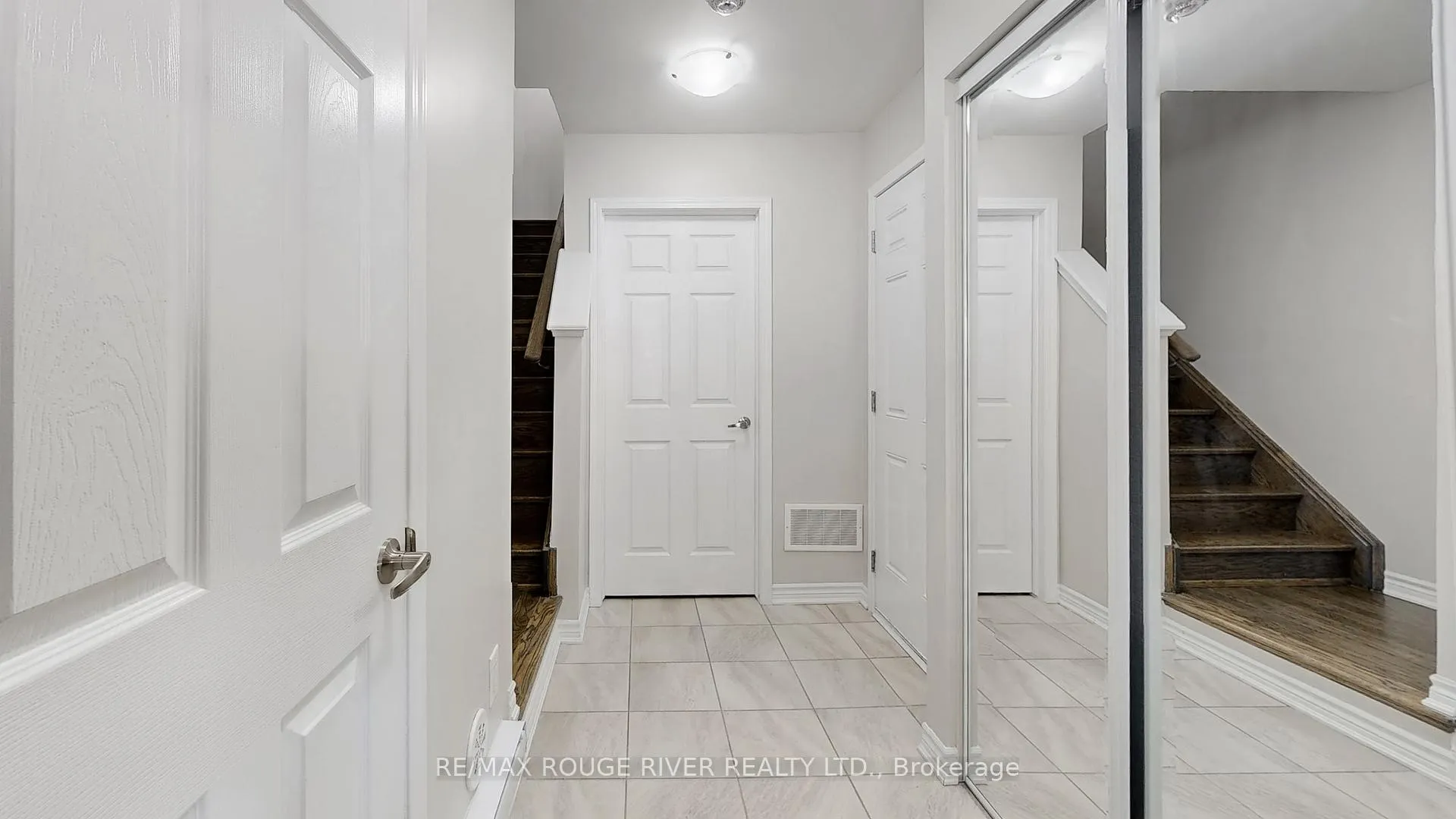 Photo 17 of 1061 Clipper Lane, Pickering, Rural Pickering — HOMEH