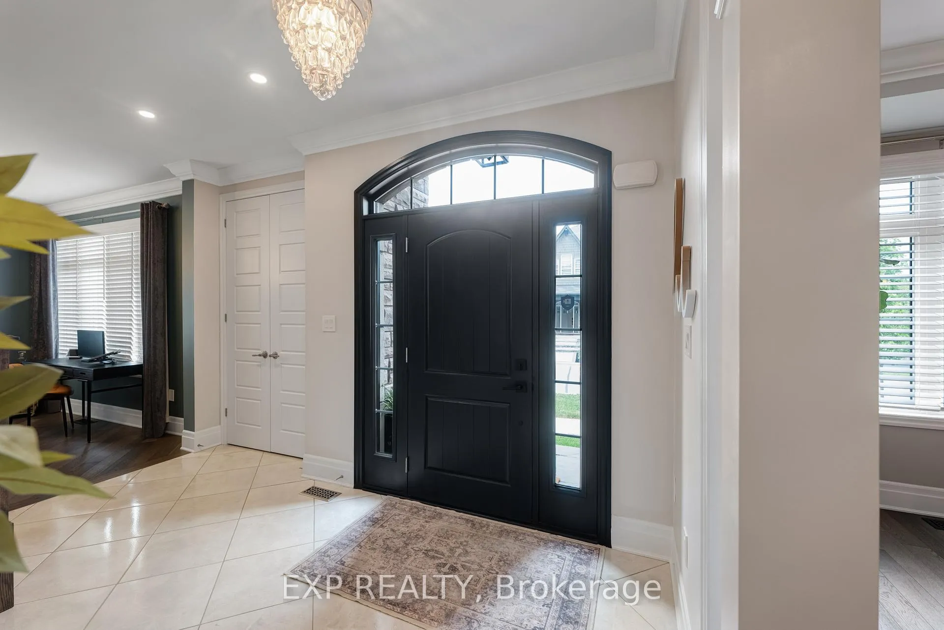 Photo 3 of 166 Baber Crescent, Aurora, Rural Aurora — HOMEH