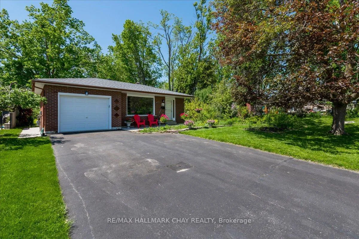 Photo 3 of 44 Belcourt Avenue, Barrie, Grove East — HOMEH