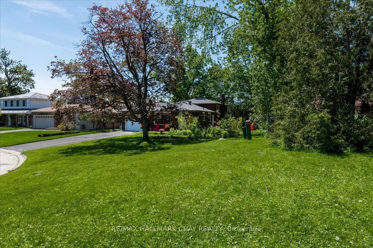 Photo 5 of 44 Belcourt Avenue, Barrie, Grove East — HOMEH