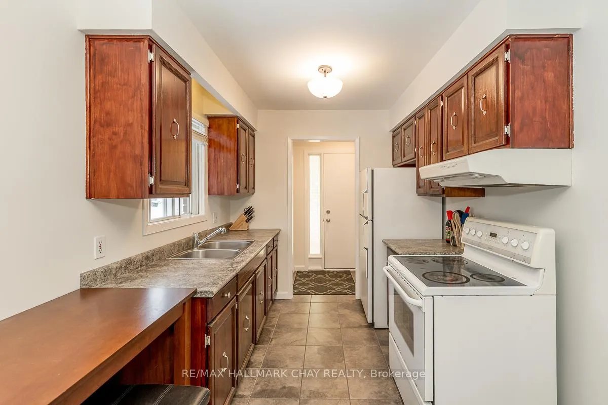 Photo 6 of 44 Belcourt Avenue, Barrie, Grove East — HOMEH